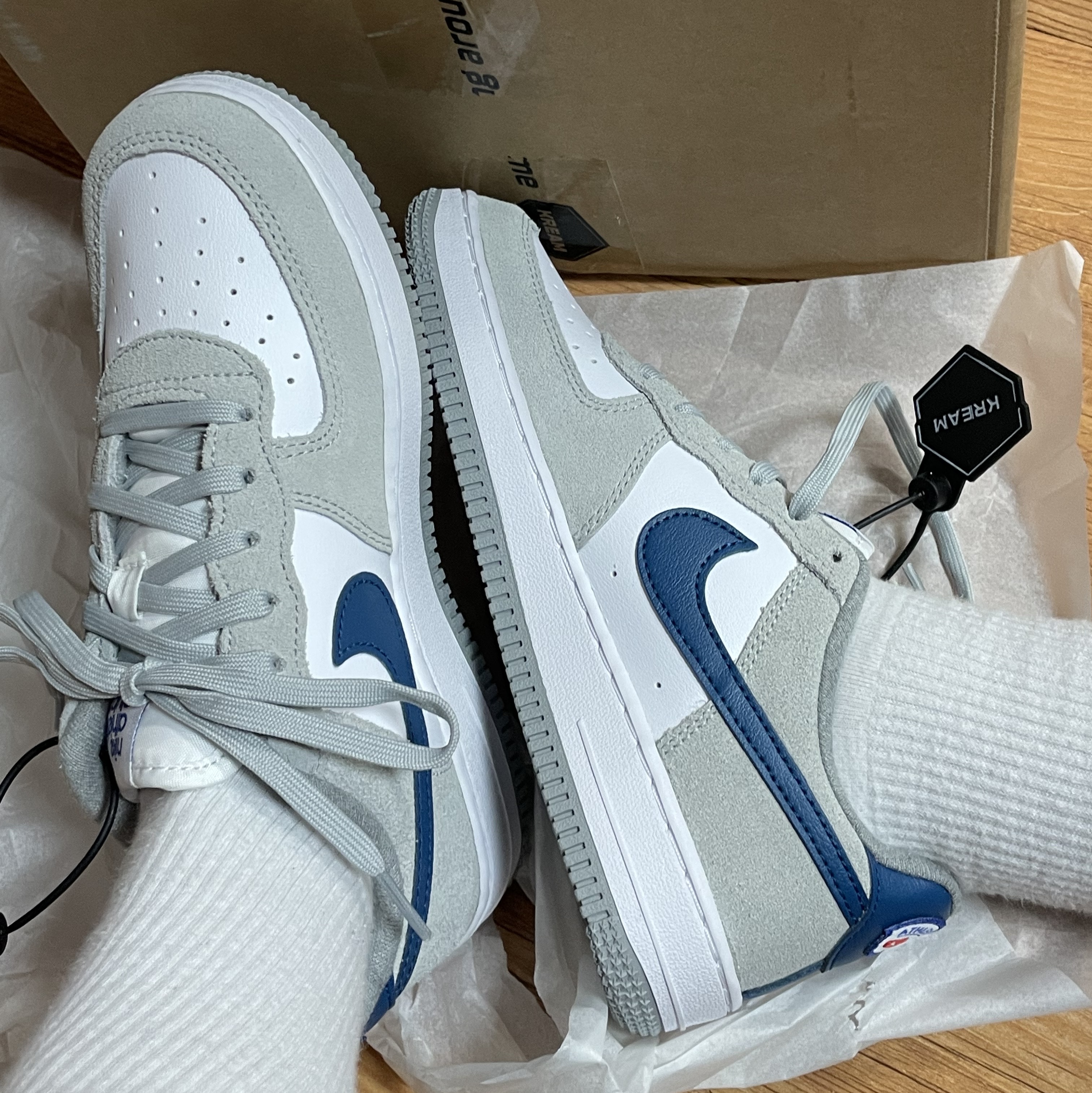 Nike Air Force 1 '07 LV8 Athletic Club Light Smoke Grey Marina, (GS) Nike Air Force 1 LV8 Athletic Club Light Smoke Grey Marina 착용 스타일