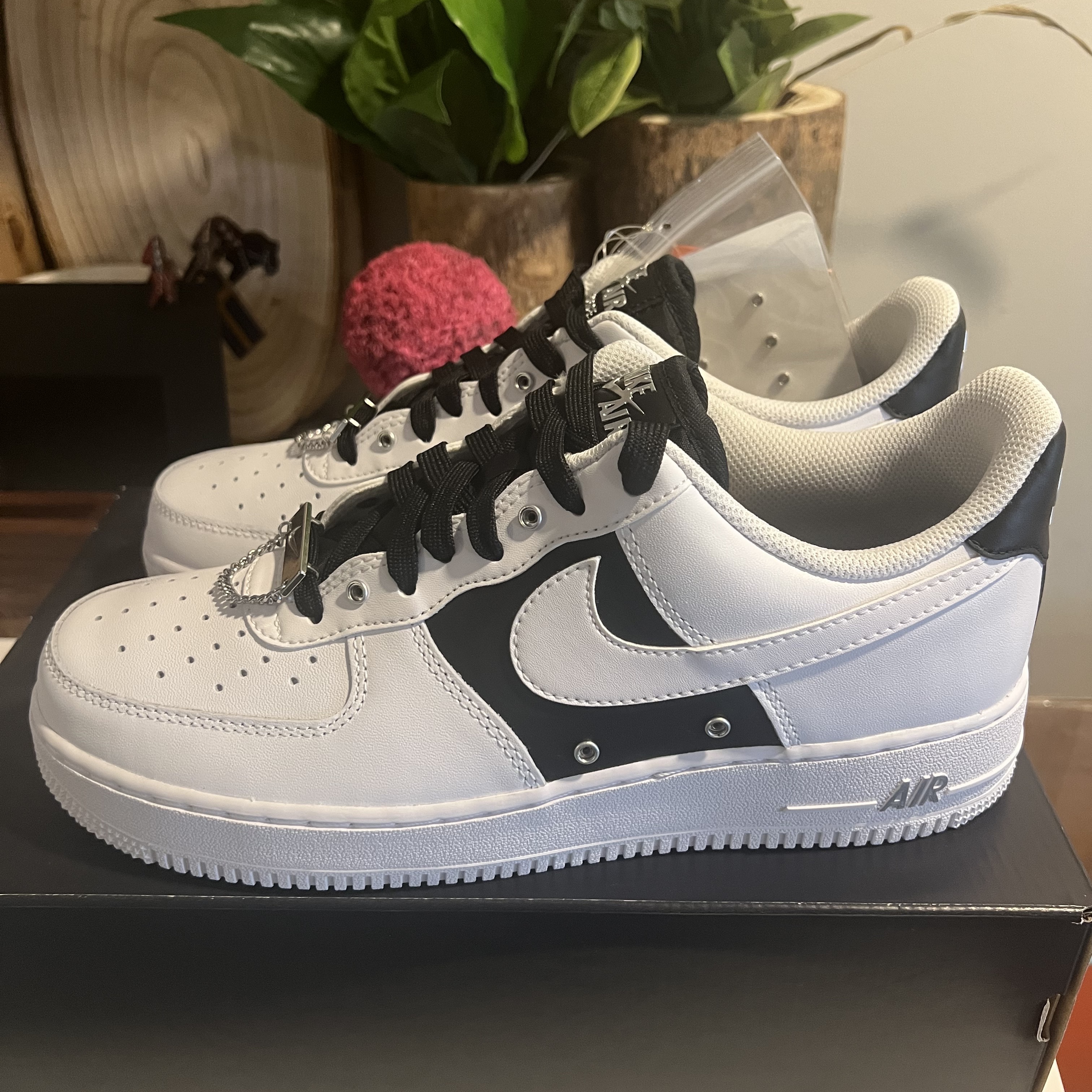 Nike Air Force 1 '07 PRM White Black 착용 스타일 - 2