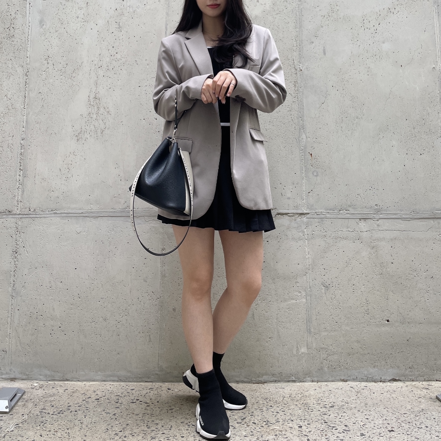 (W) Balenciaga Speed Trainer Black White 2021/2022 착용 스타일