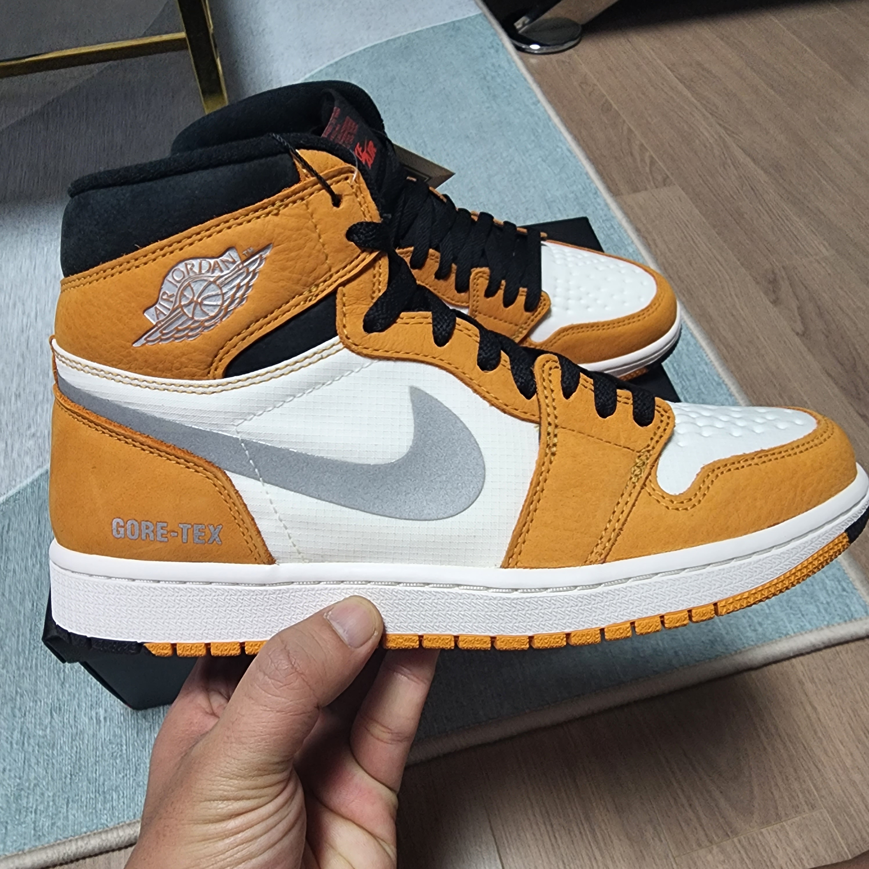 Jordan 1 Element Gore-Tex Light Curry 착용 스타일 - 2