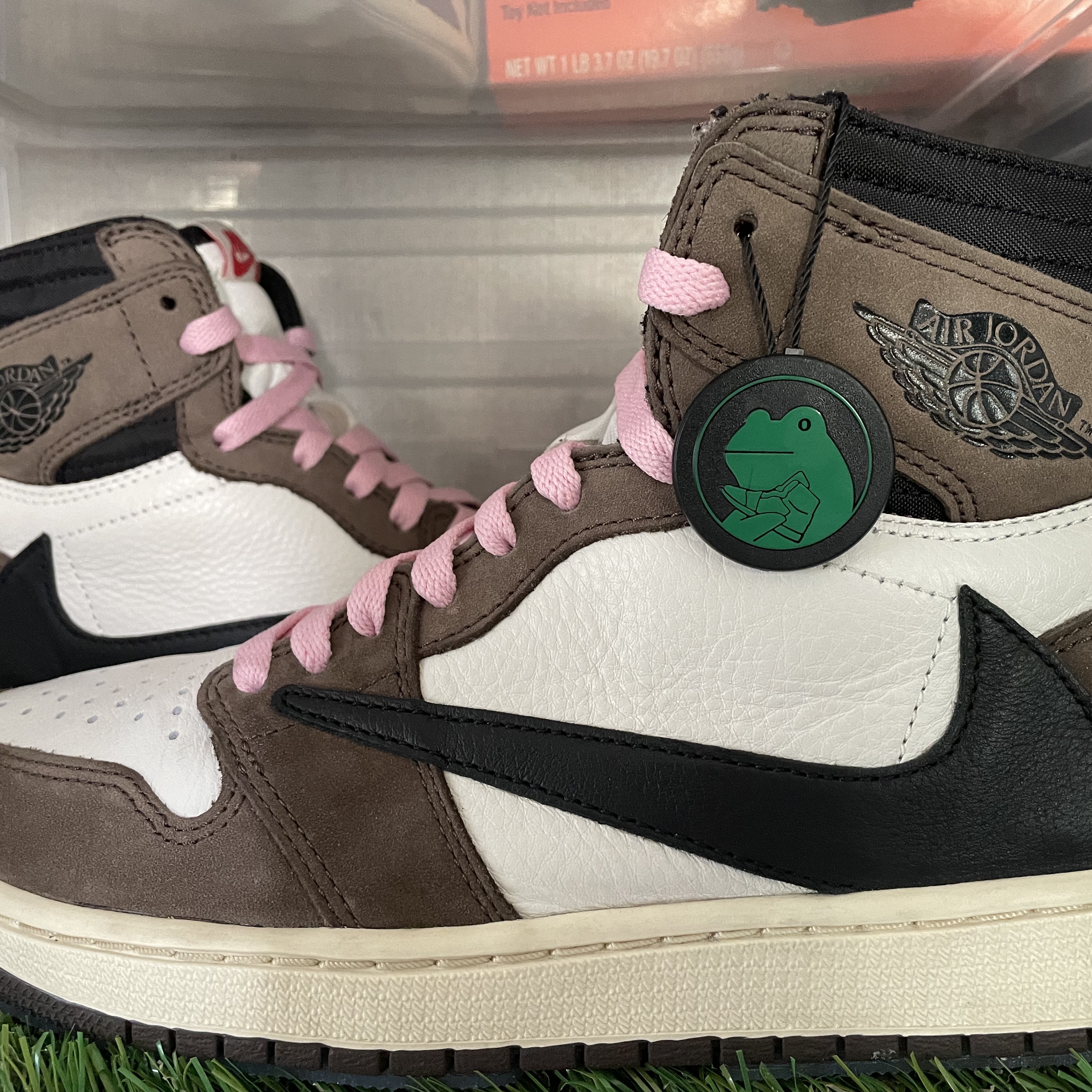 Jordan 1 x Travis Scott Retro High OG SP Mocha 착용 스타일 - 1