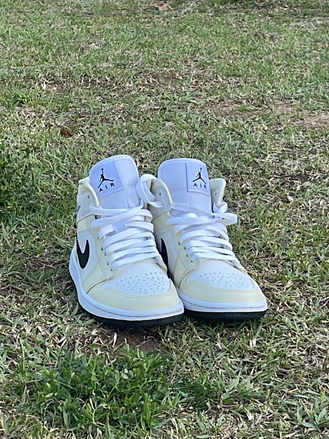 (W) Jordan 1 Mid Coconut Milk 착용 스타일 - 2