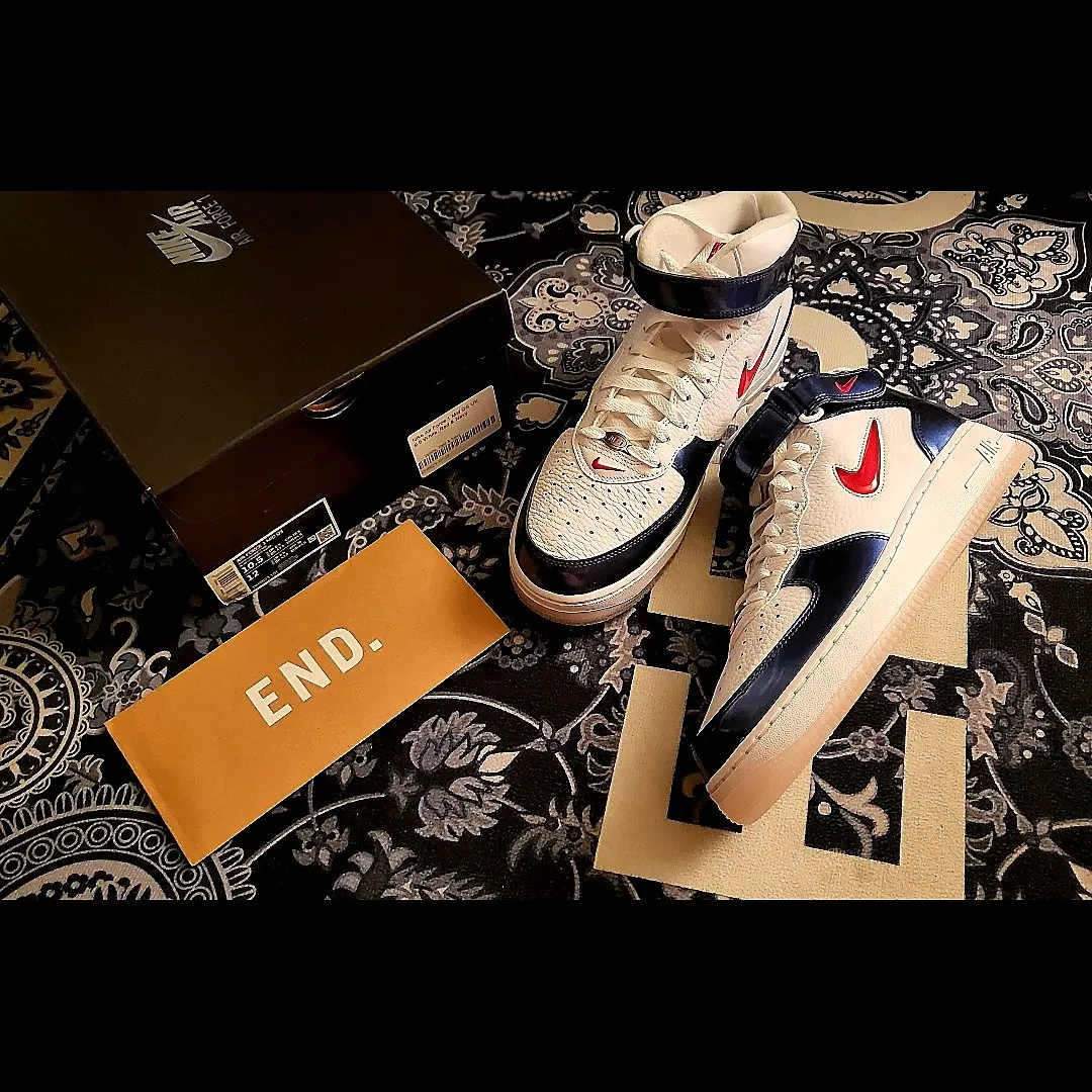 Nike Air Force 1 Mid QS University Red and Midnight Navy 착용 스타일 - 1