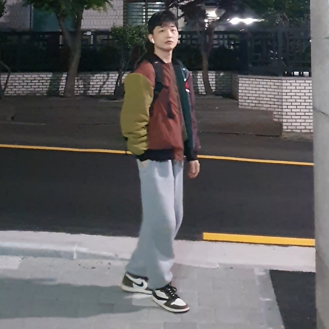Jordan 1 x Travis Scott Retro High OG SP Mocha, Nike x Stussy NRG BR Fleece Pants Grey 착용 스타일 - 1
