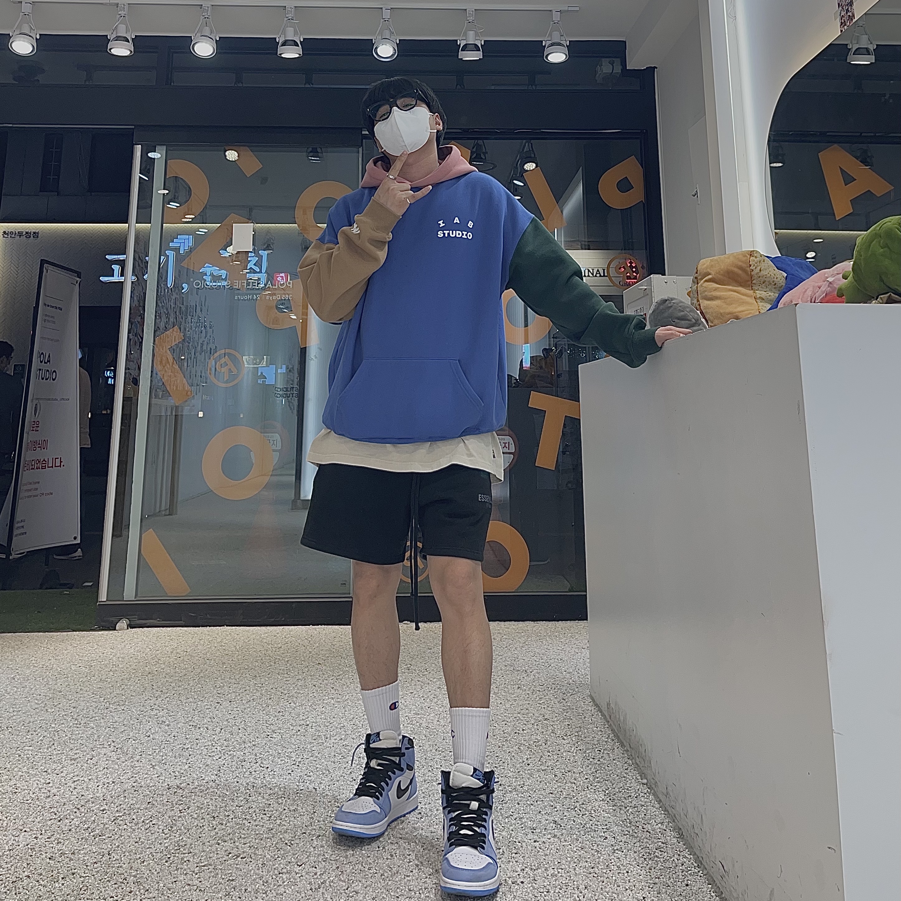 IAB Studio Pigment T-Shirt Oatmeal, IAB Studio x JTBC Hoodie 착용 스타일