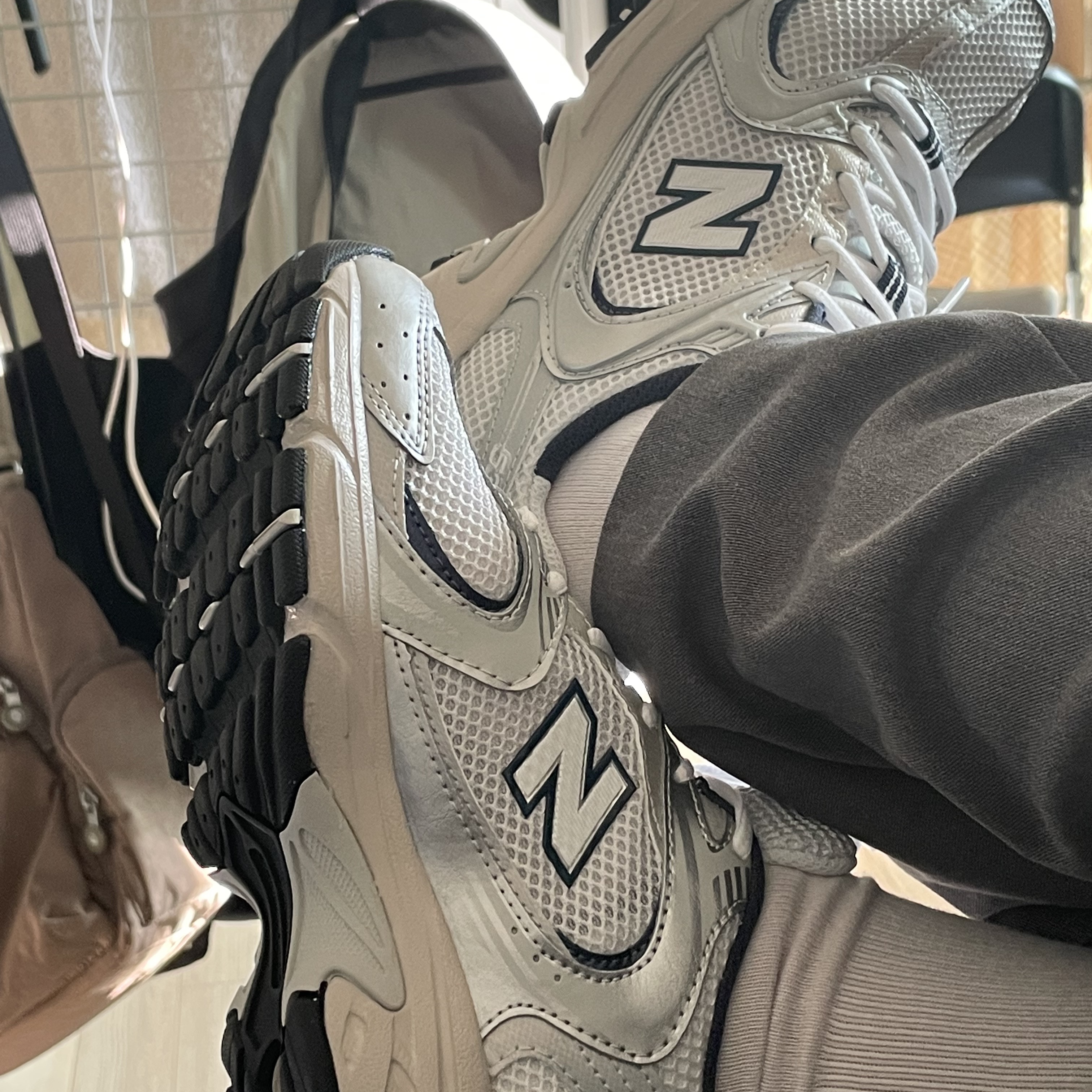 New Balance 530 Steel Grey 착용 스타일