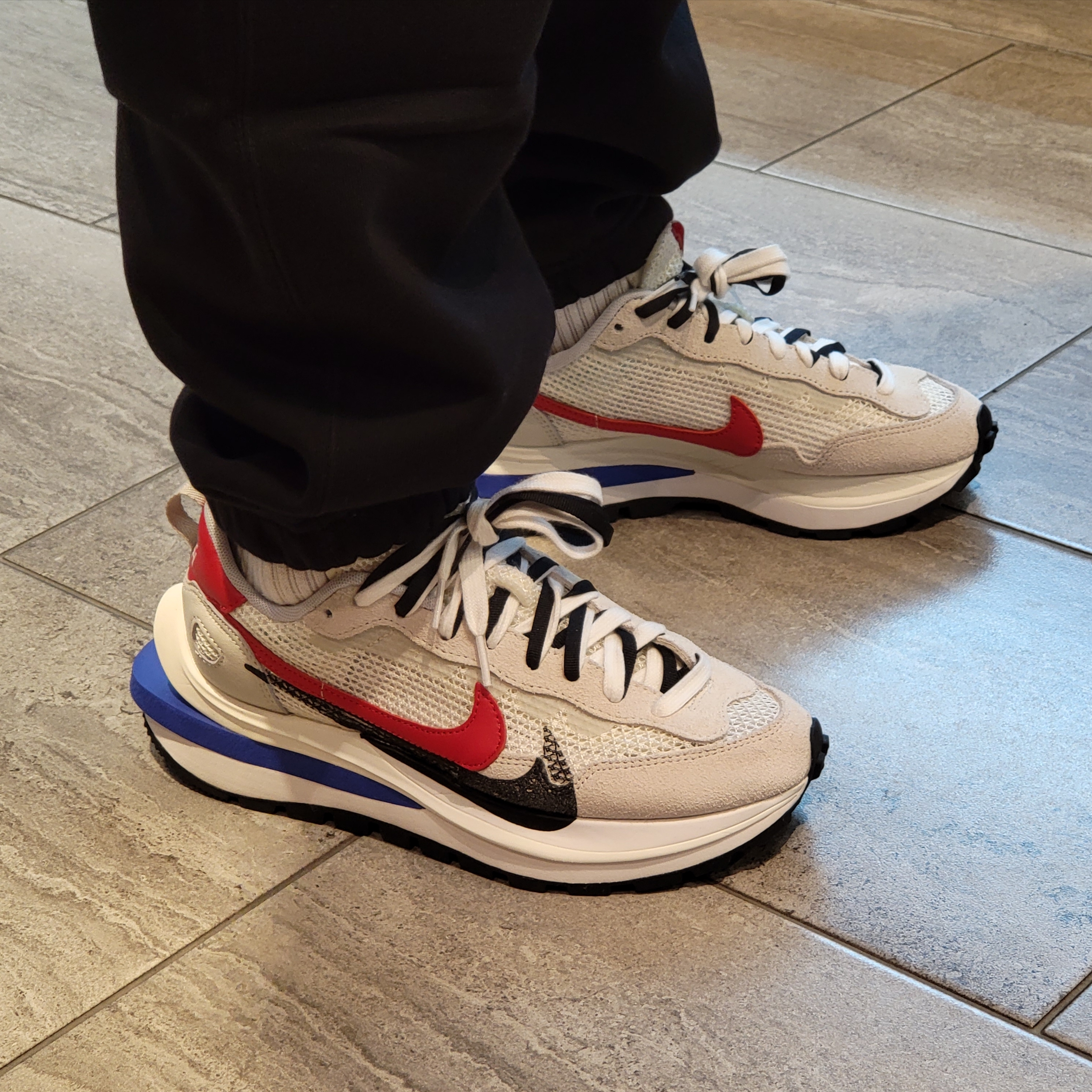 Nike x Sacai VaporWaffle Royal Fuchsia 착용 스타일 - 1