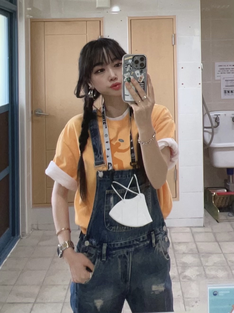 Jordan x Union Graphic T-Shirt Sport Gold - Asia, Off-White x Amore Pacific Protection Box (Without Cosmetics) 착용 스타일 - 1