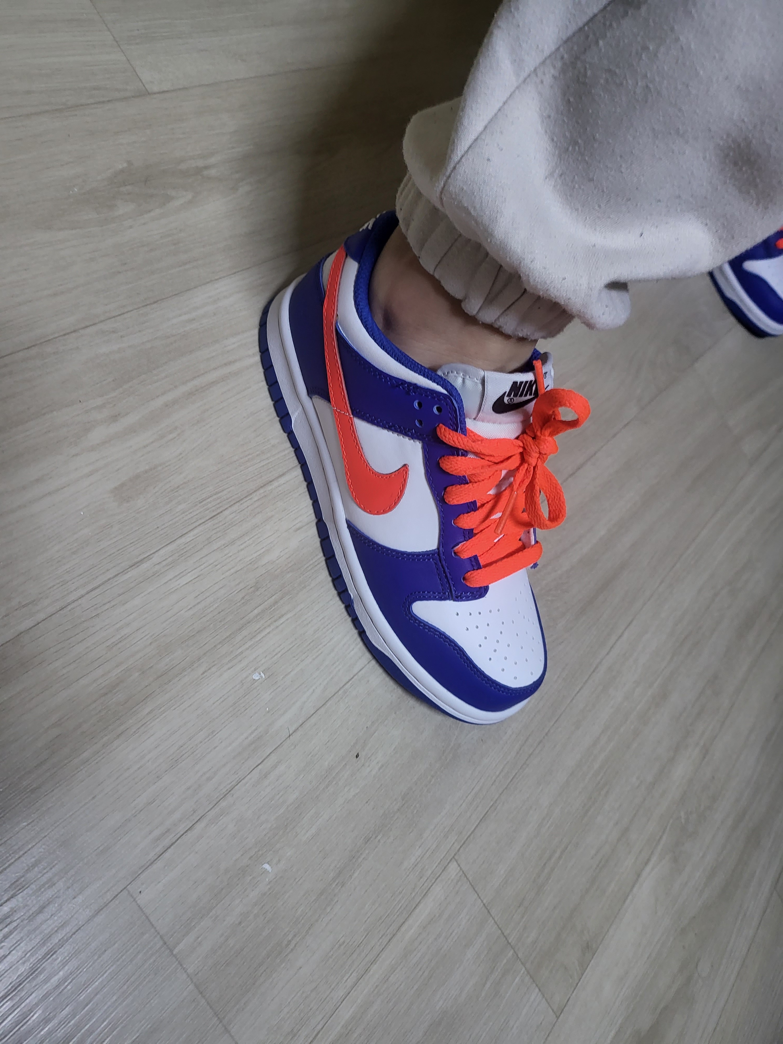 (GS) Nike Dunk Low Bright Crimson Game Royal 착용 스타일 - 2