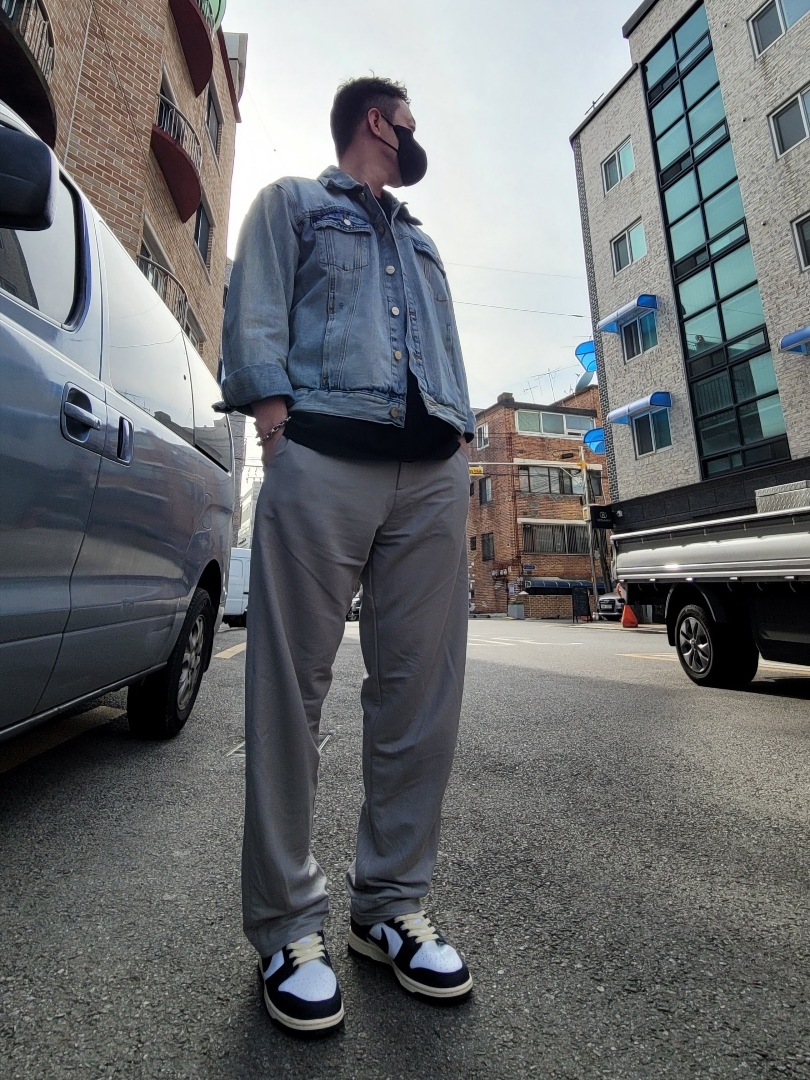 (W) Nike Dunk Low Vintage Midnight Navy, Essentials Denim Trucker Jacket Light Indigo - 20FW 착용 스타일
