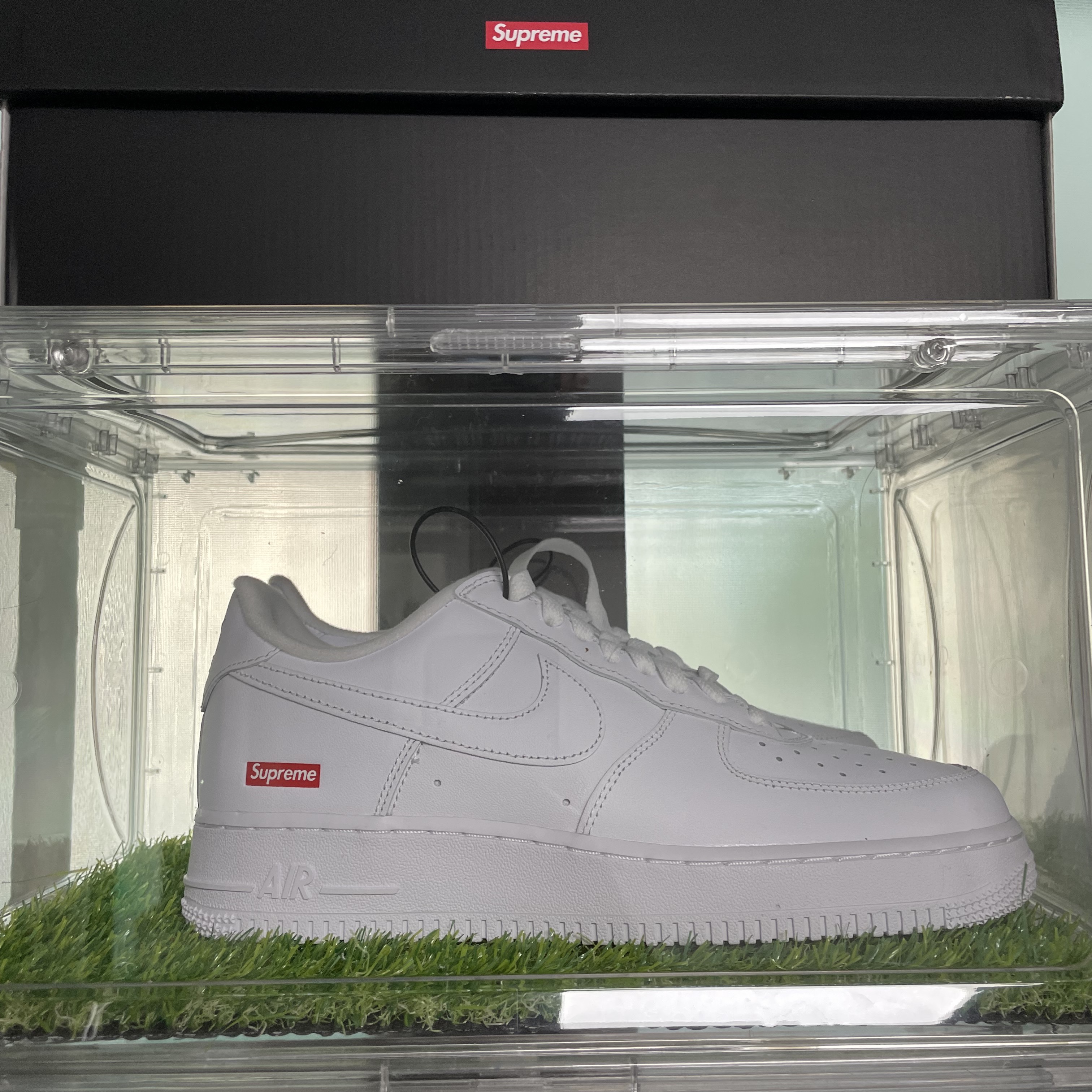 Nike x Supreme Air Force 1 Low White 착용 스타일