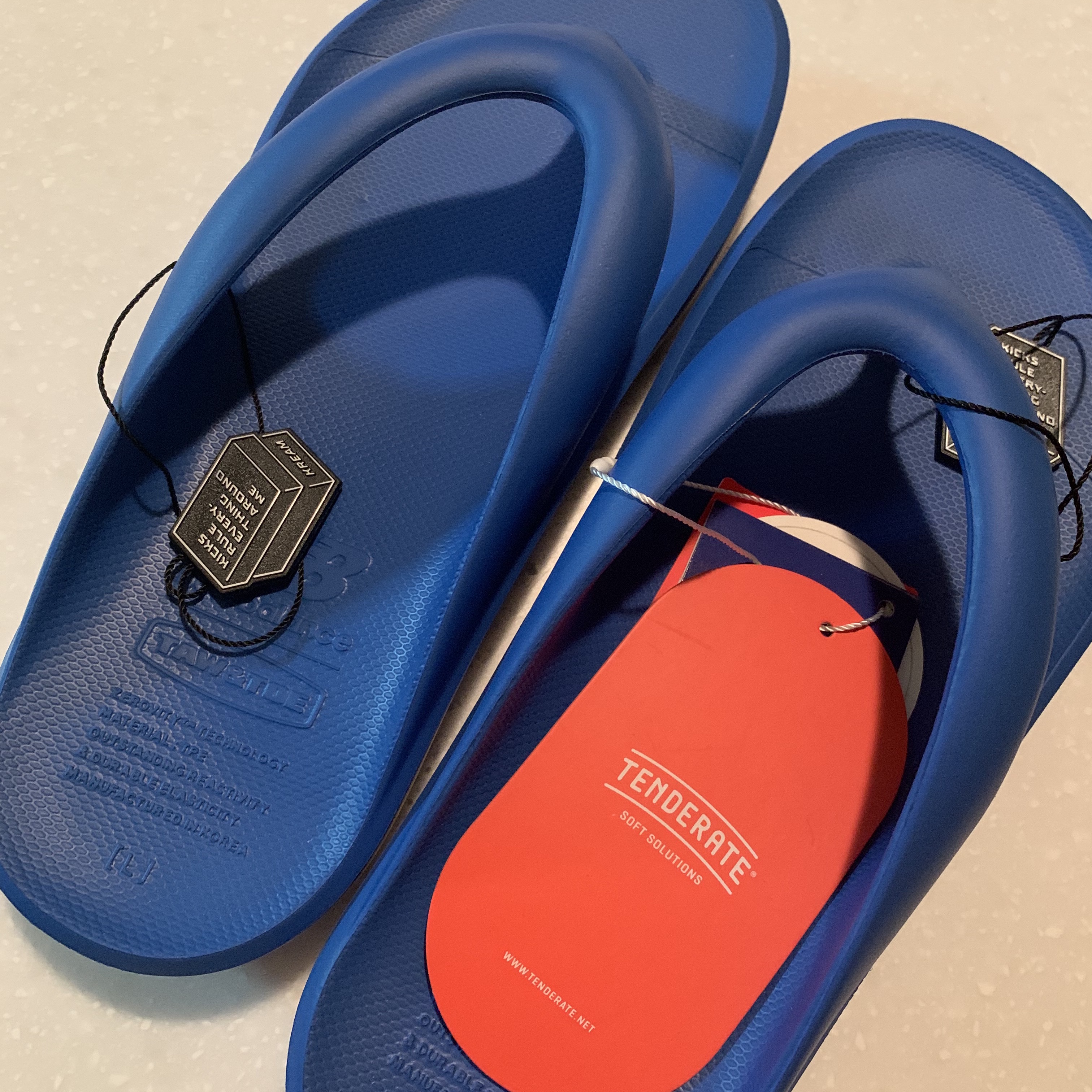 New Balance x Taw&Toe Flip Flop Ivory, New Balance x Taw&Toe Flip Flop Blue 착용 스타일