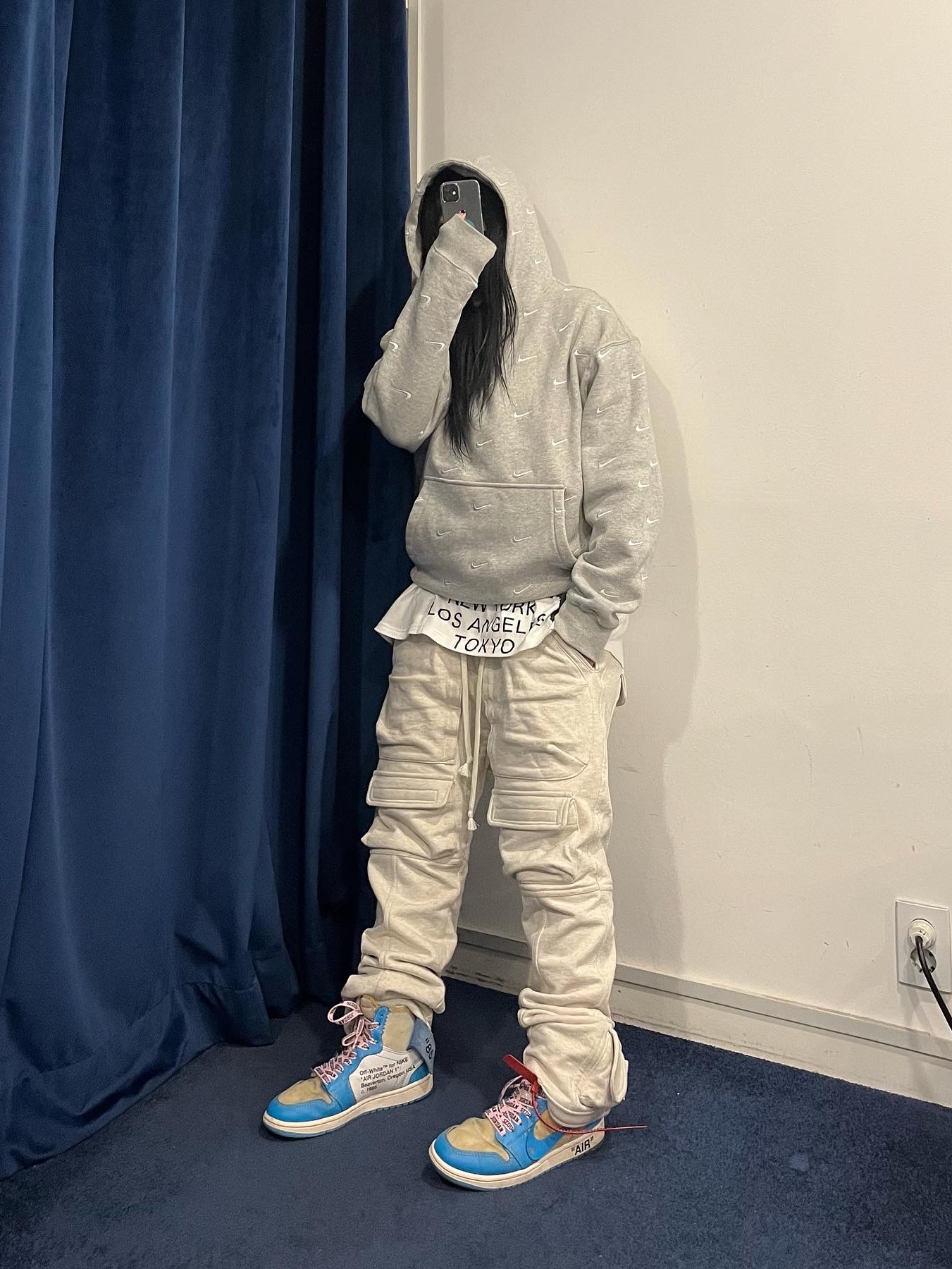Jordan 1 x Off-White Retro High University Blue, Nike NRG Swoosh Logo Hoodie Grey Heather 착용 스타일
