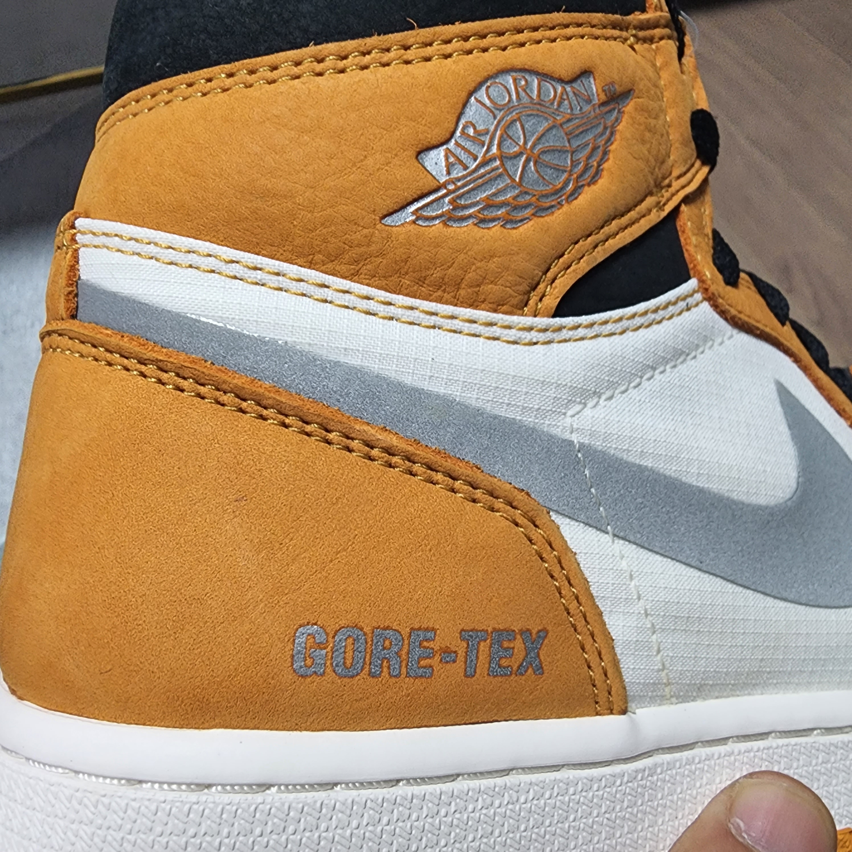 Jordan 1 Element Gore-Tex Light Curry 착용 스타일 - 5