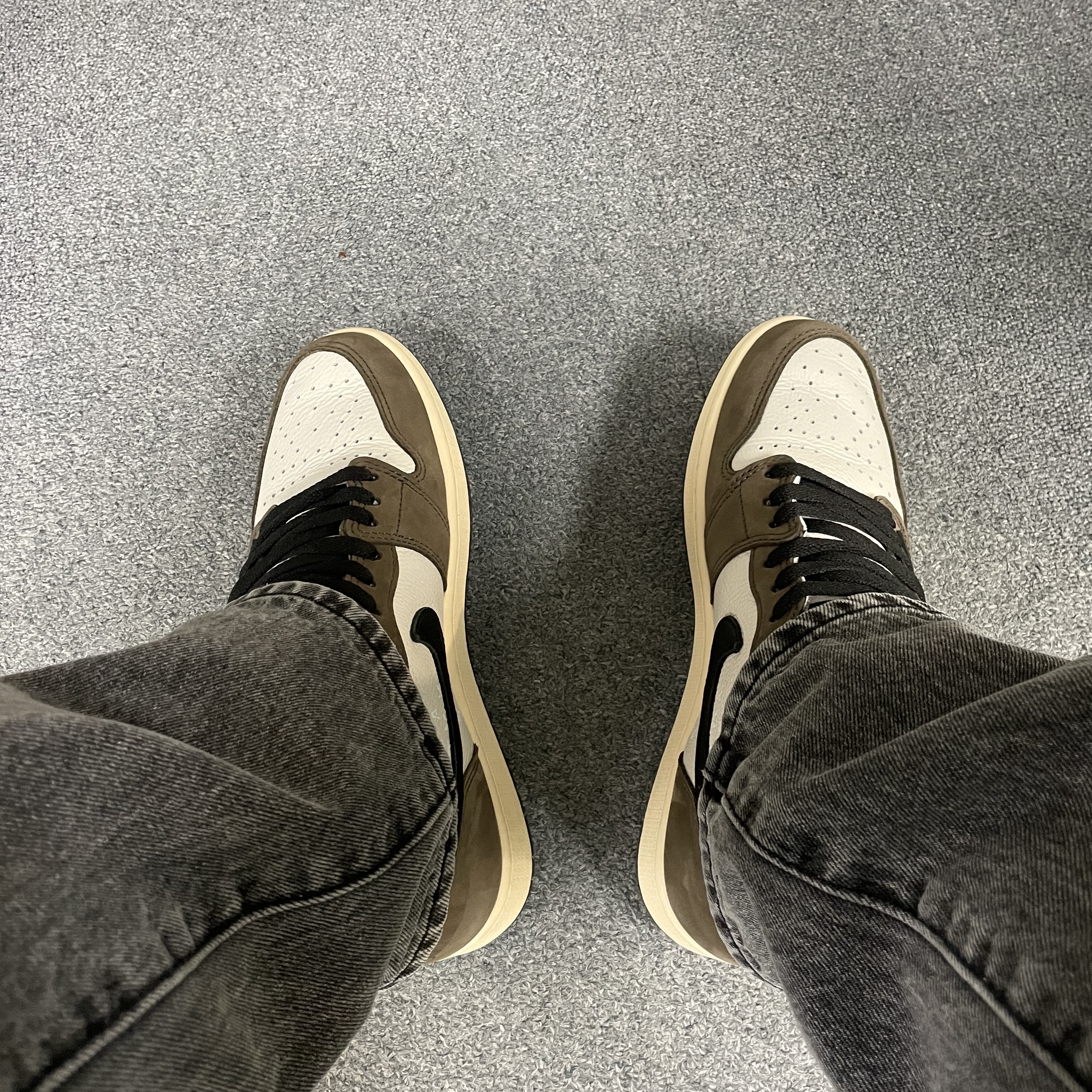 Jordan 1 x Travis Scott Retro High OG SP Mocha 착용 스타일