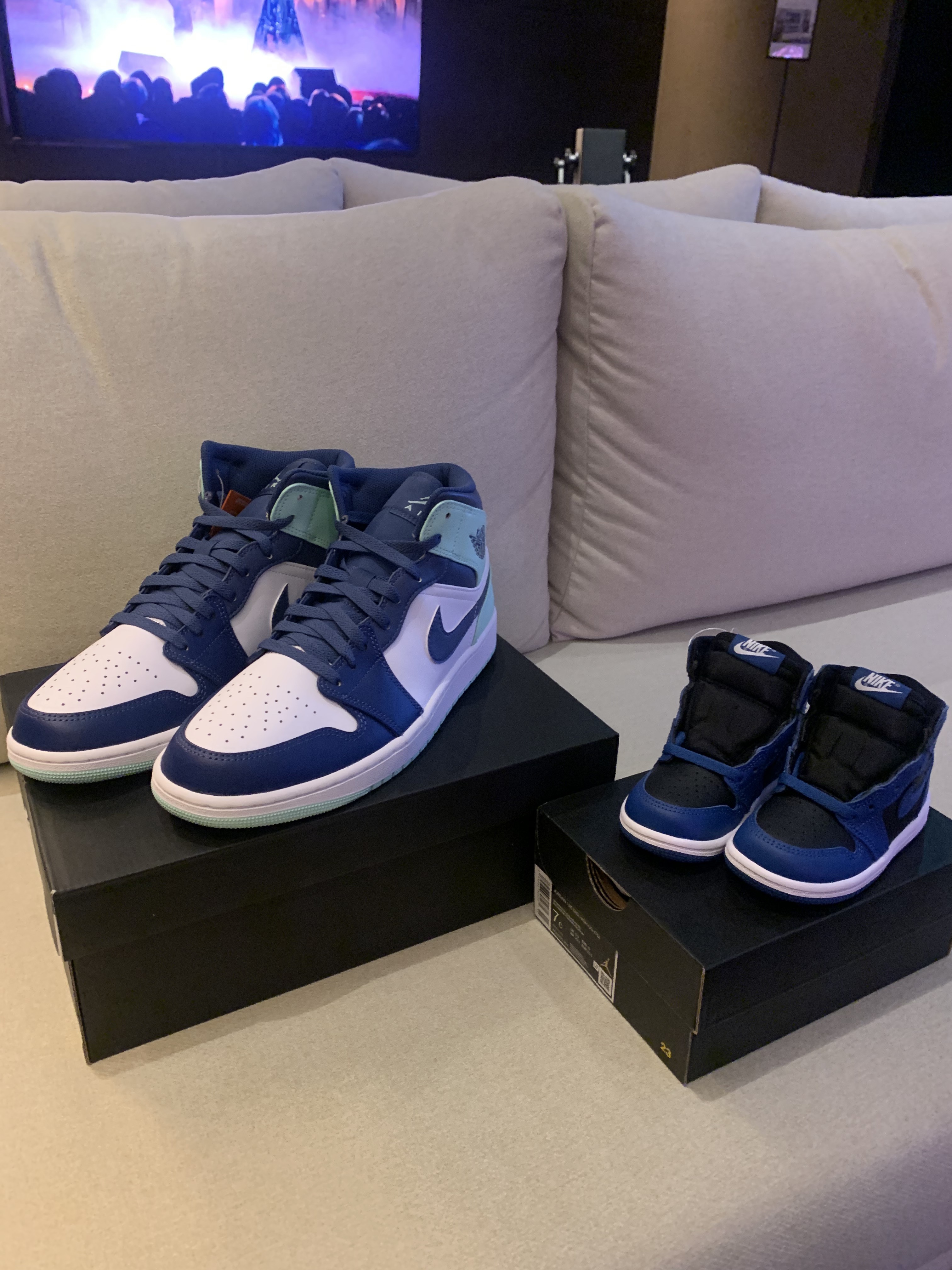 Jordan 1 Mid Blue Mint, (TD) Jordan 1 Retro High OG Dark Marina Blue 착용 스타일 - 3