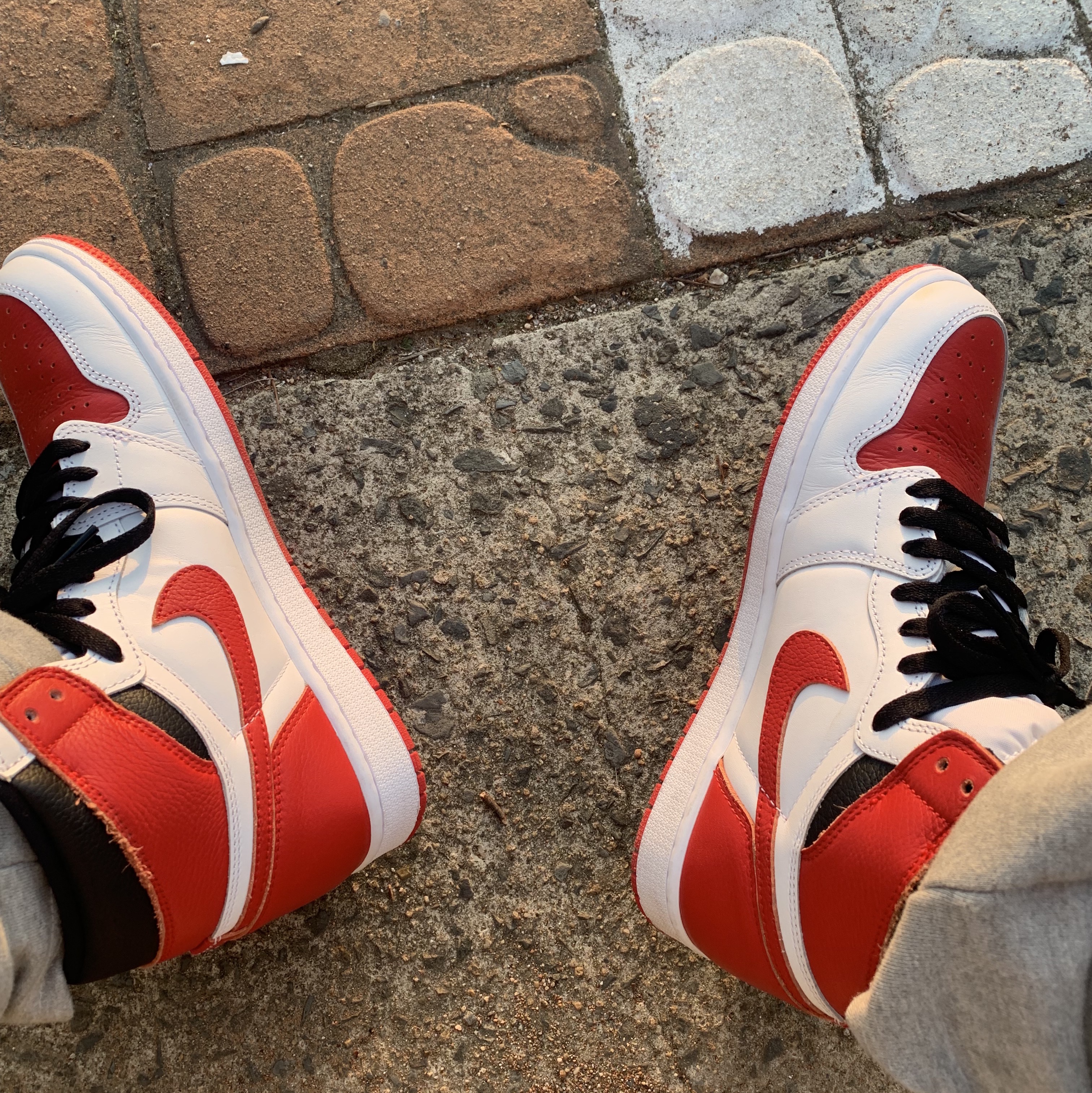 Jordan 1 Retro High OG Heritage, (GS) Jordan 1 Retro High OG Heritage 착용 스타일