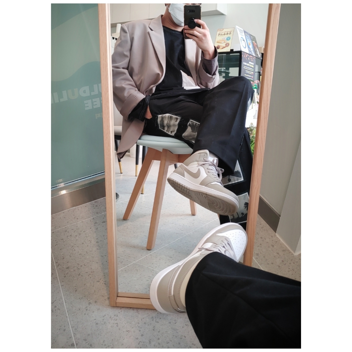Jordan 1 Mid College Grey 착용 스타일