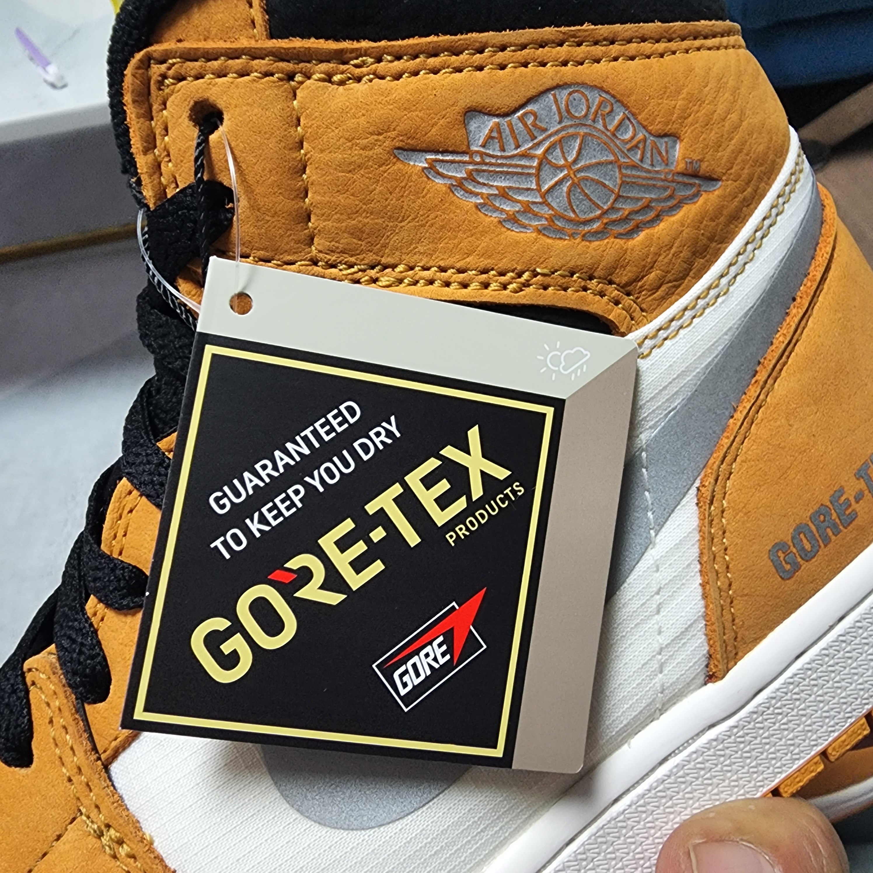 Jordan 1 Element Gore-Tex Light Curry 착용 스타일 - 3