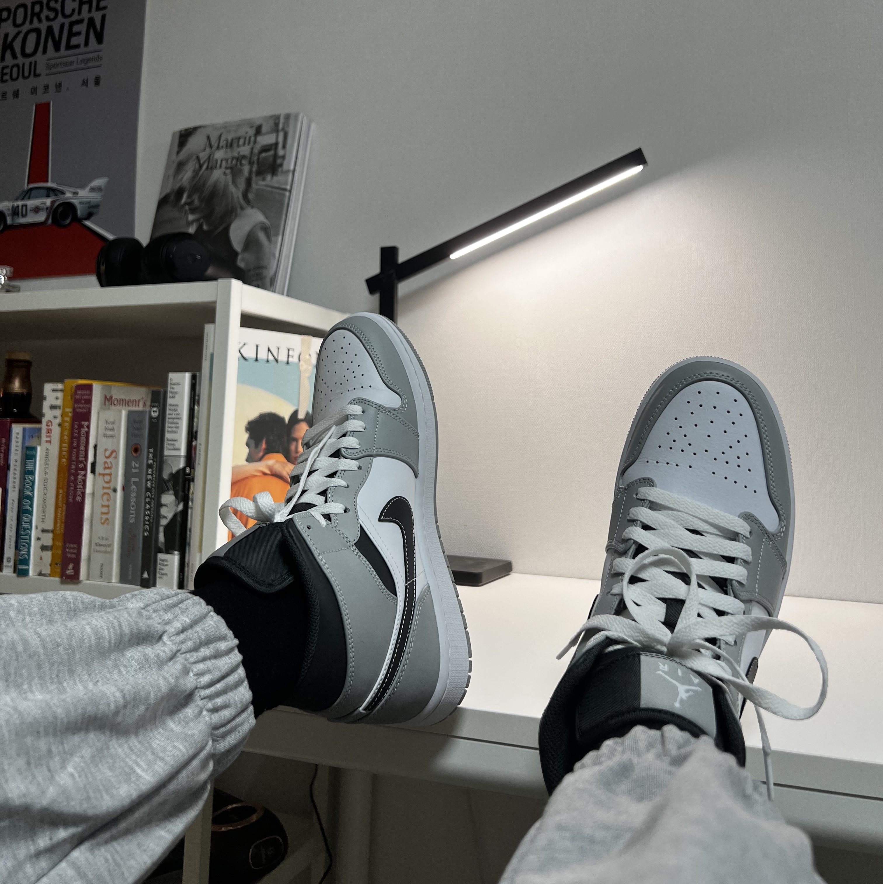 Jordan 1 Mid Light Smoke Grey Anthracite 착용 스타일 - 2
