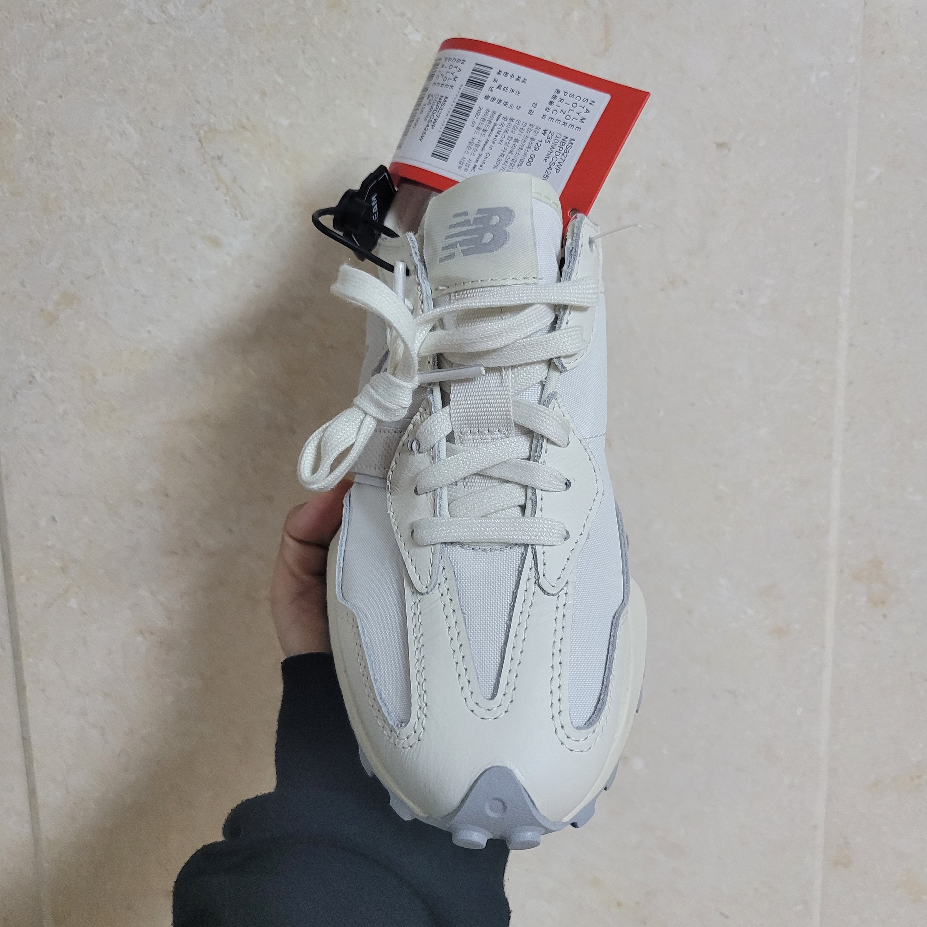 New Balance 327 Shifted White Pack 착용 스타일 - 2