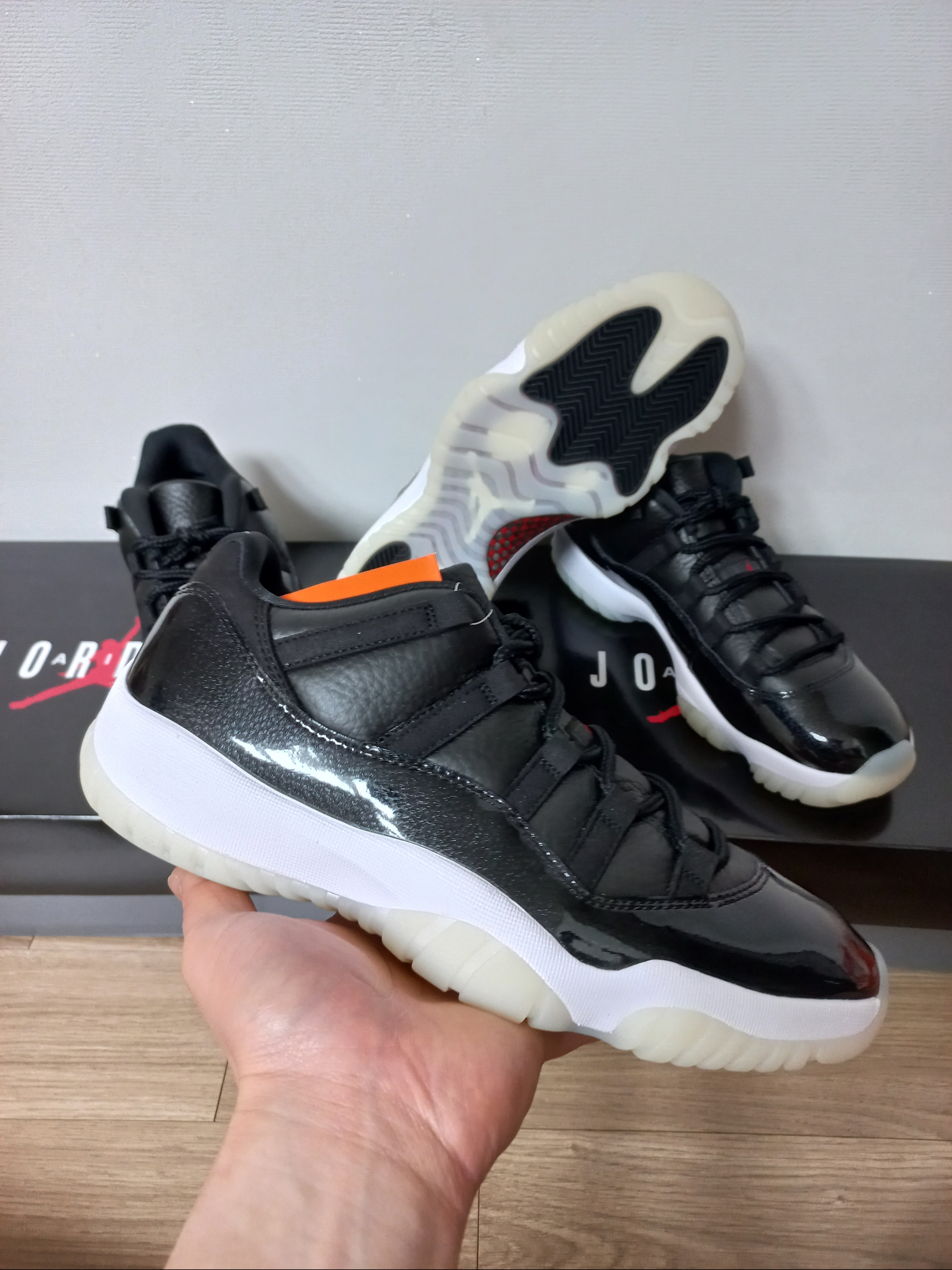 Jordan 11 Retro Low 72-10 착용 스타일 - 1