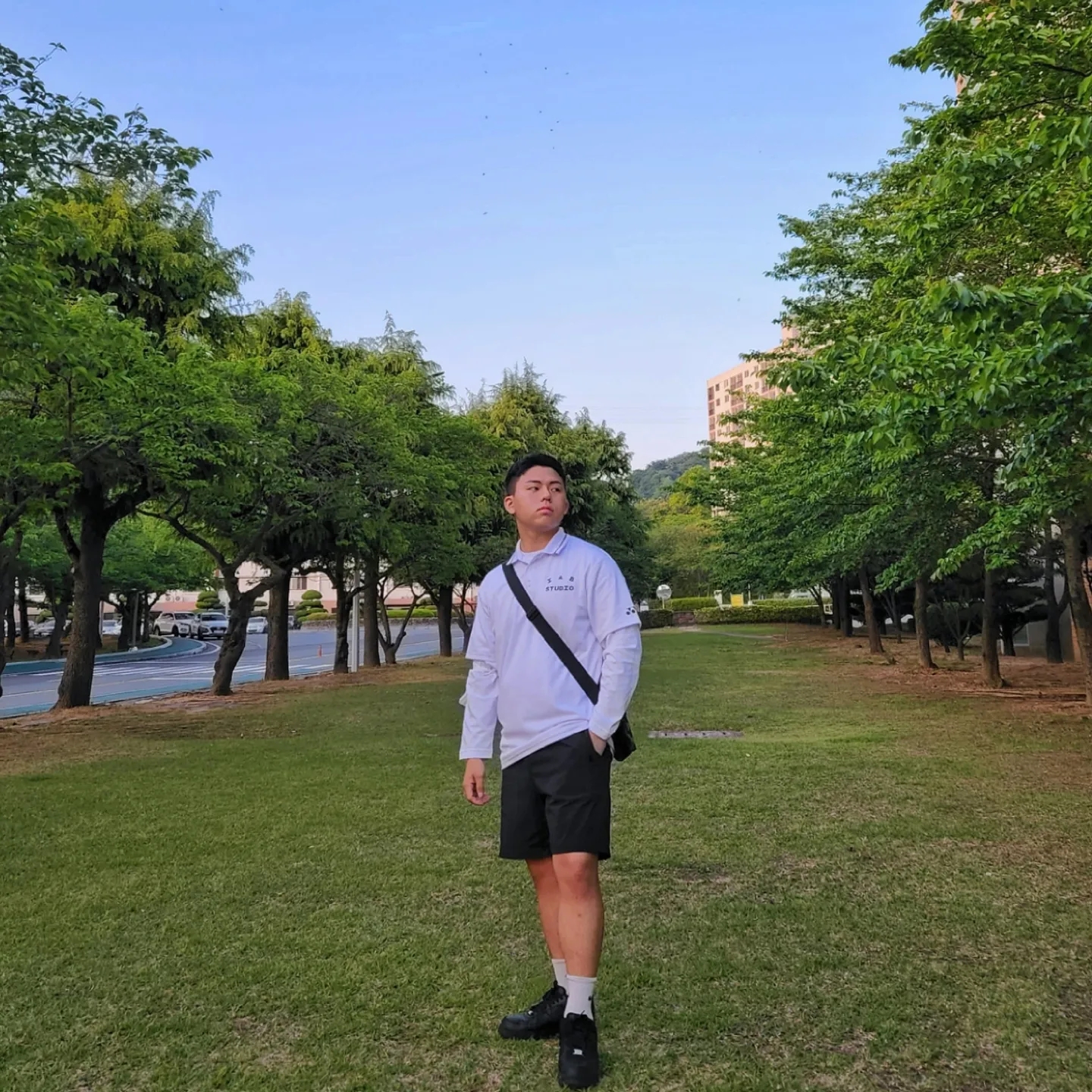IAB Studio x Yonex Game Shirt White, Nike Air Force 1 '07 Low Triple Black 착용 스타일