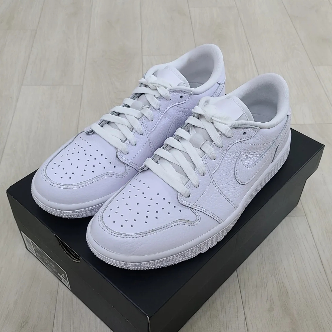Jordan 1 Low Golf Triple White 착용 스타일 - 2