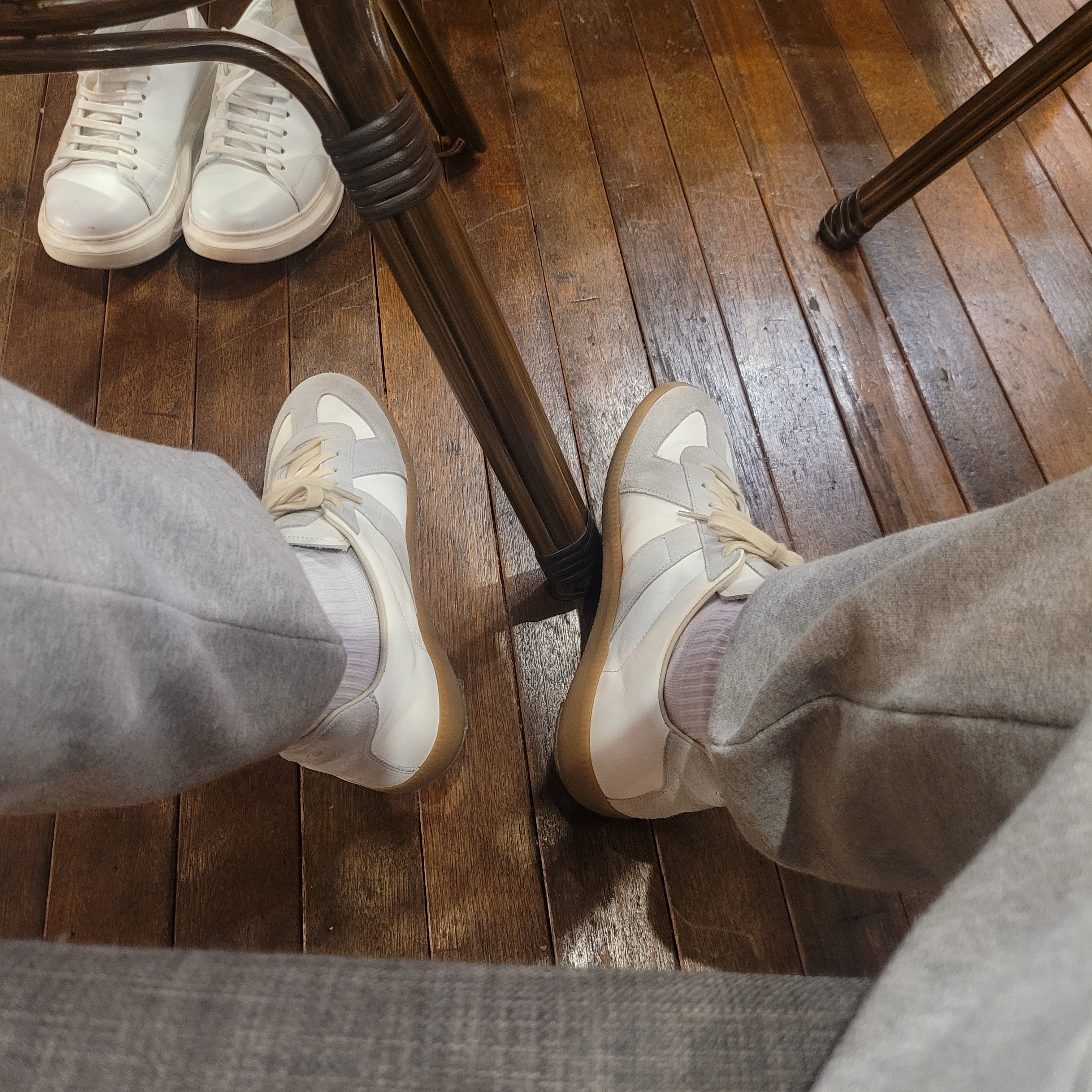 Maison Margiela Calfskin Replica Sneakers 착용 스타일
