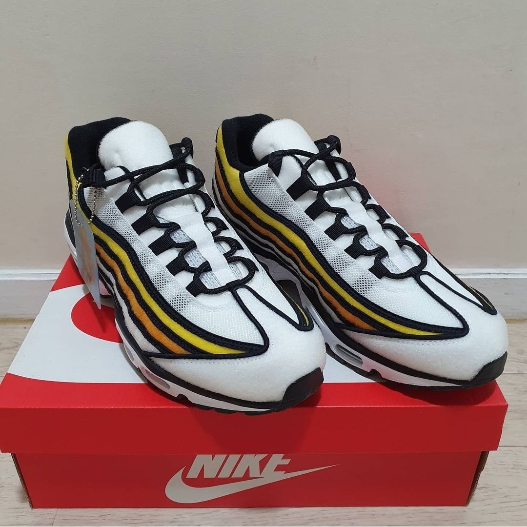 Nike Air Max 95 Pollen Rise 착용 스타일