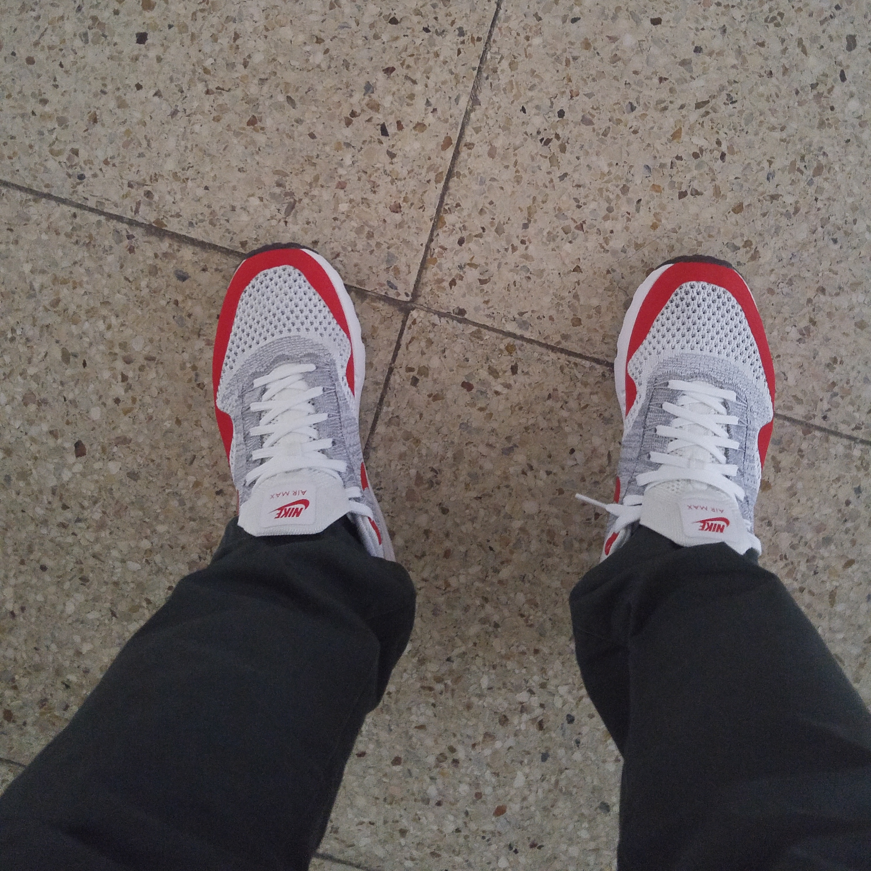 Nike Air Max 1 Ultra Flyknit White University Red 착용 스타일 - 2