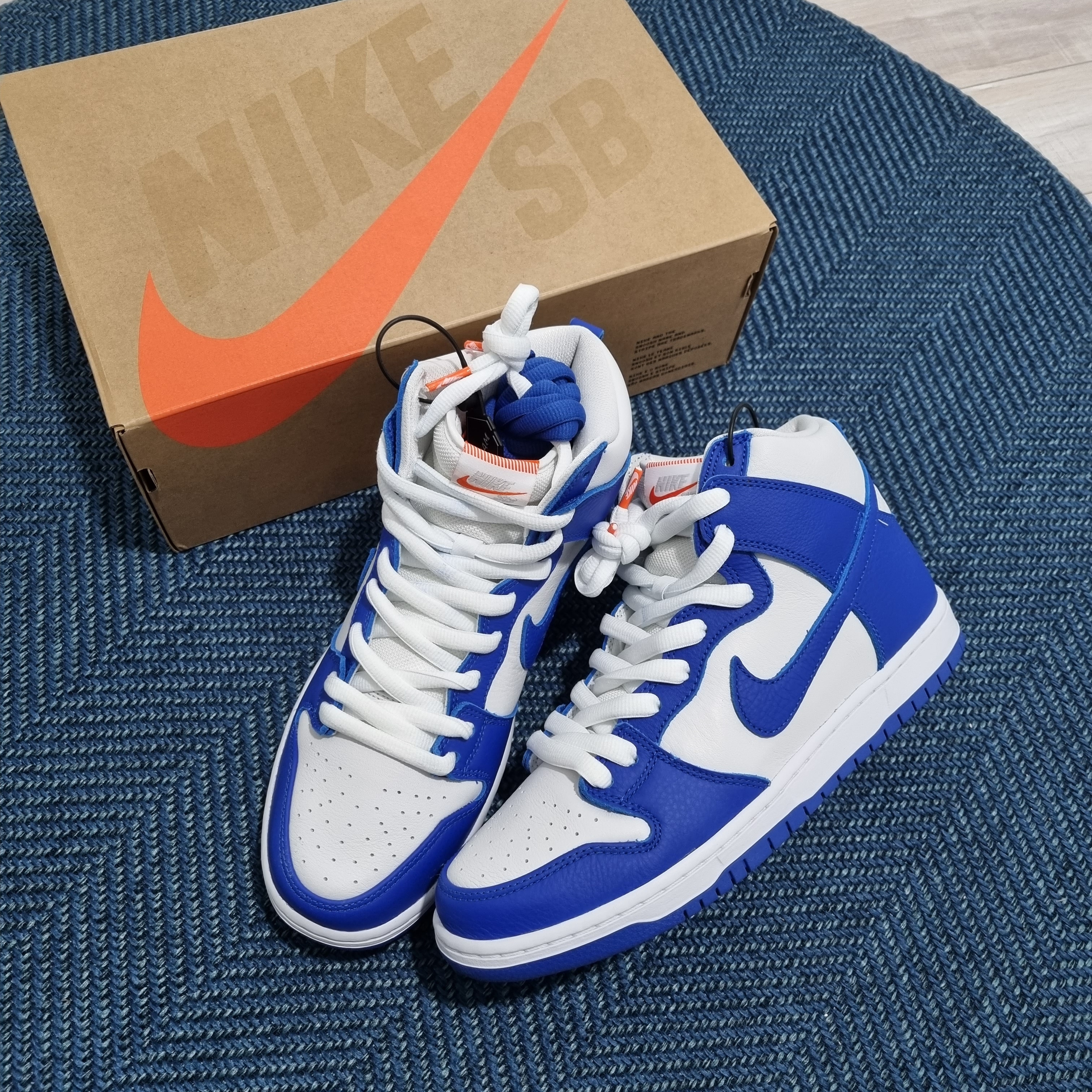 Nike SB Dunk High Pro ISO Kentucky 착용 스타일
