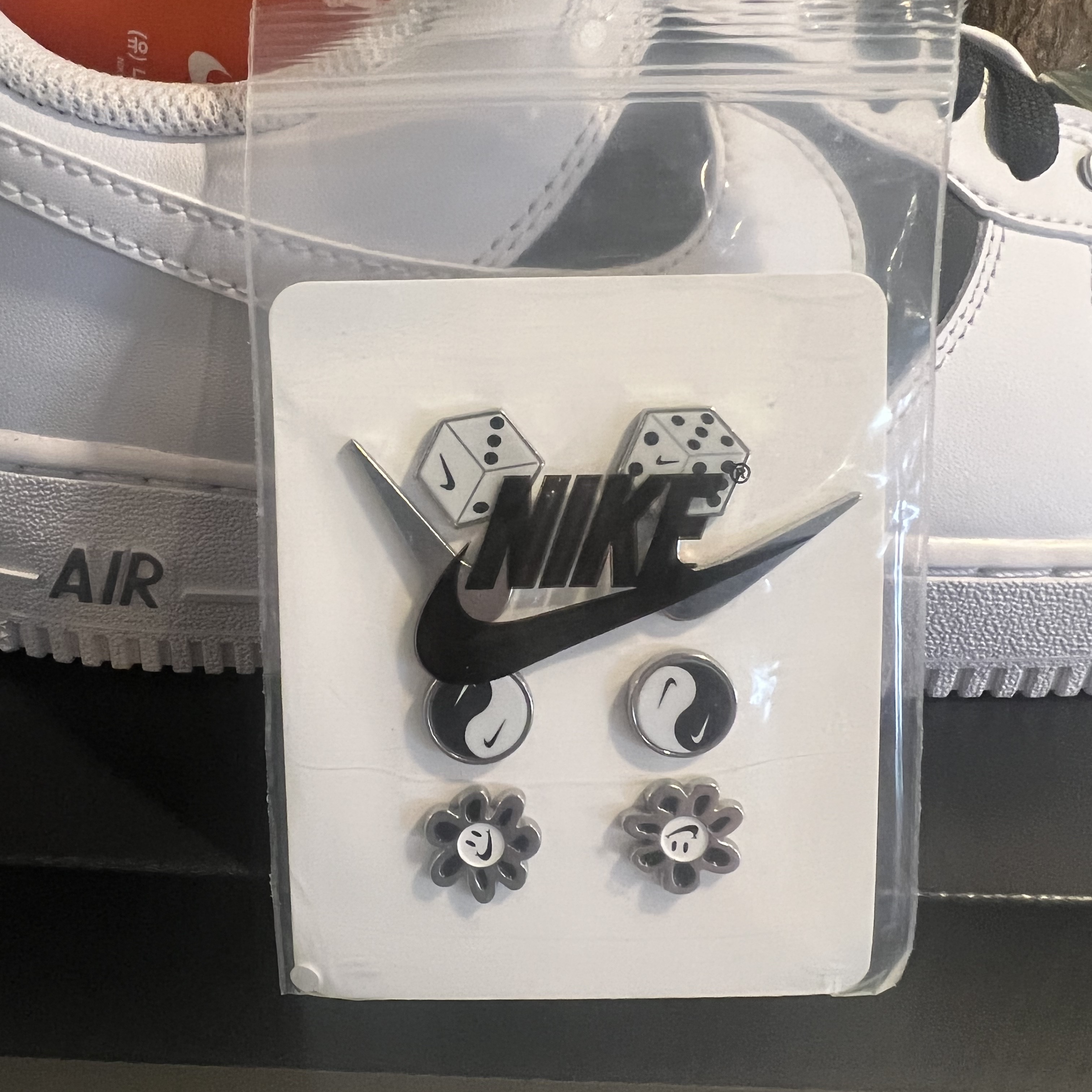 Nike Air Force 1 '07 PRM White Black 착용 스타일 - 5