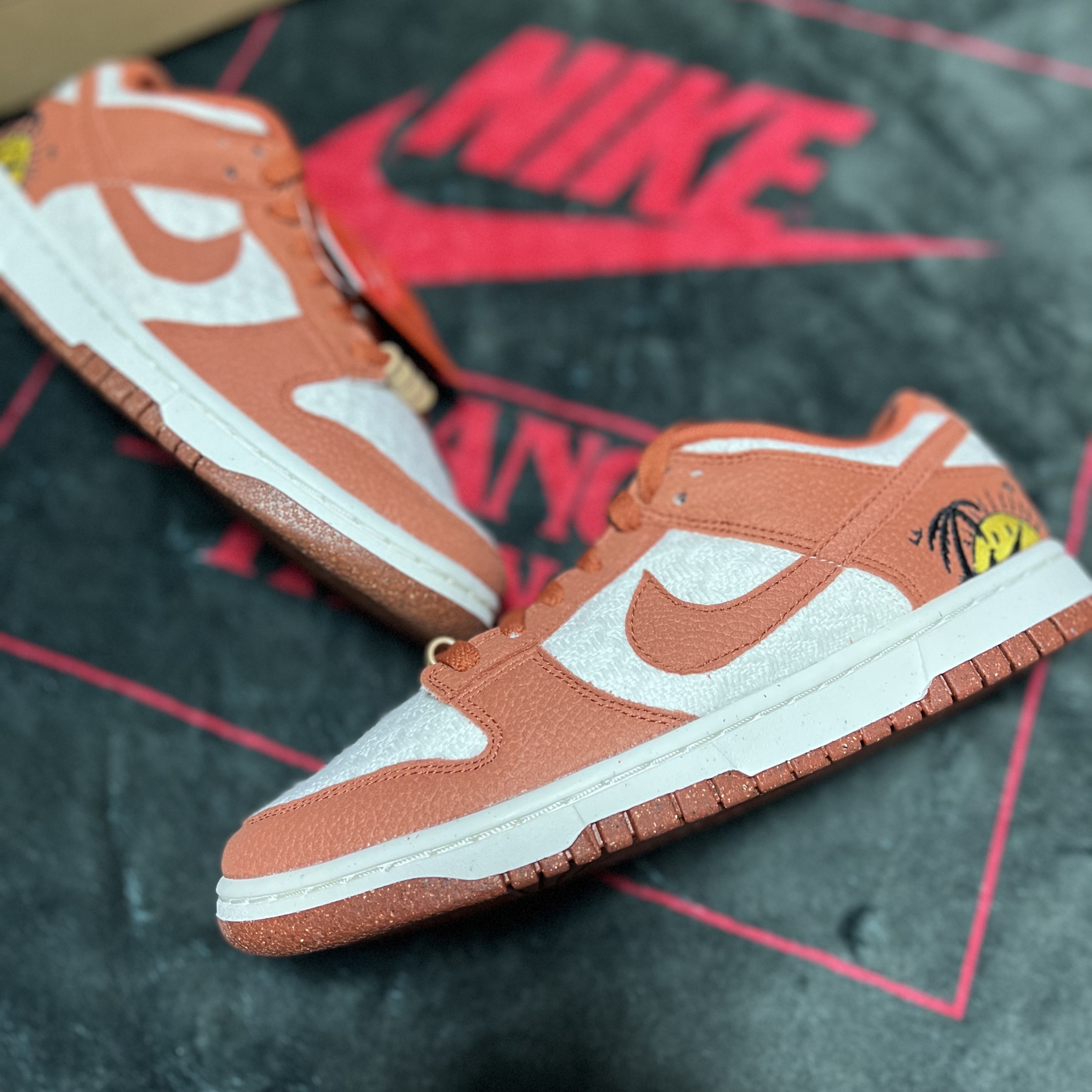 (W) Nike Dunk Low SE Sun Club Burnt Sunrise 착용 스타일