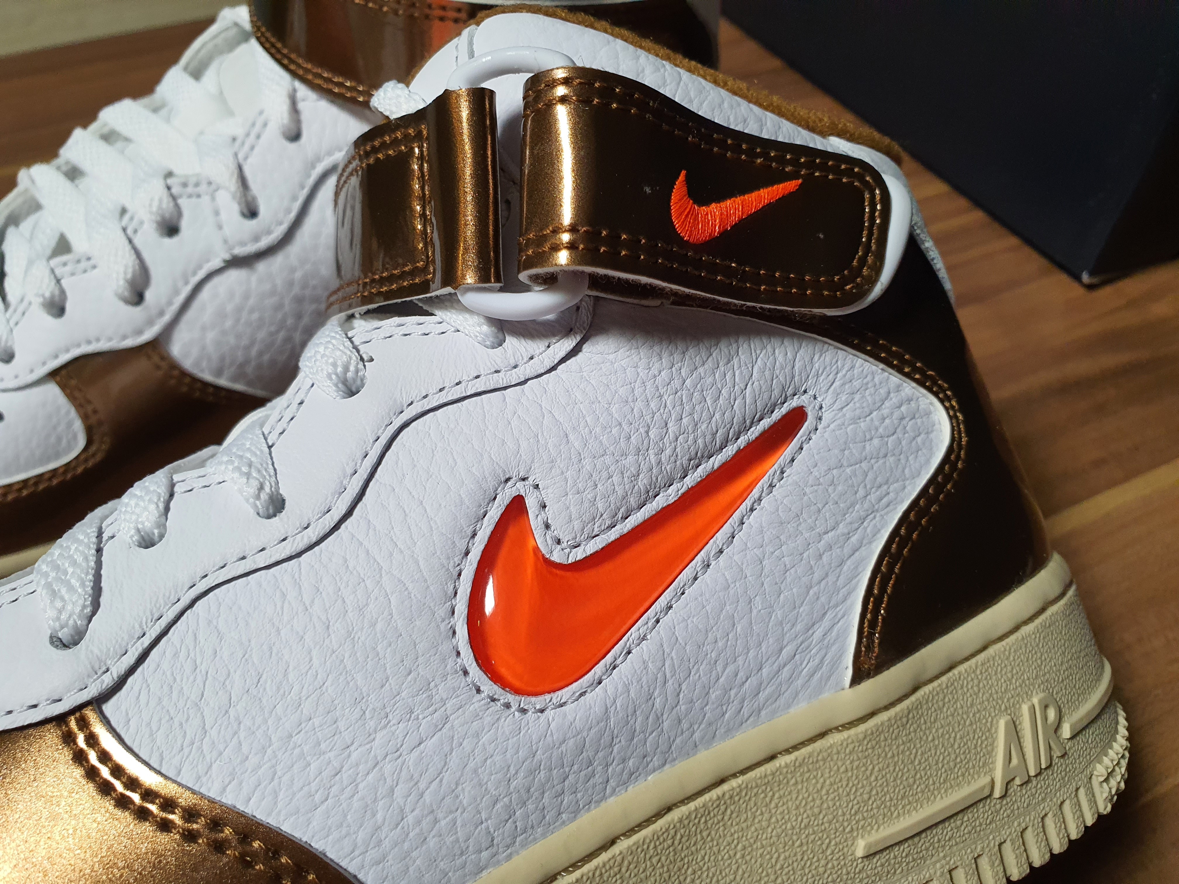 Nike Air Force 1 Mid QS Ale Brown 착용 스타일 - 3