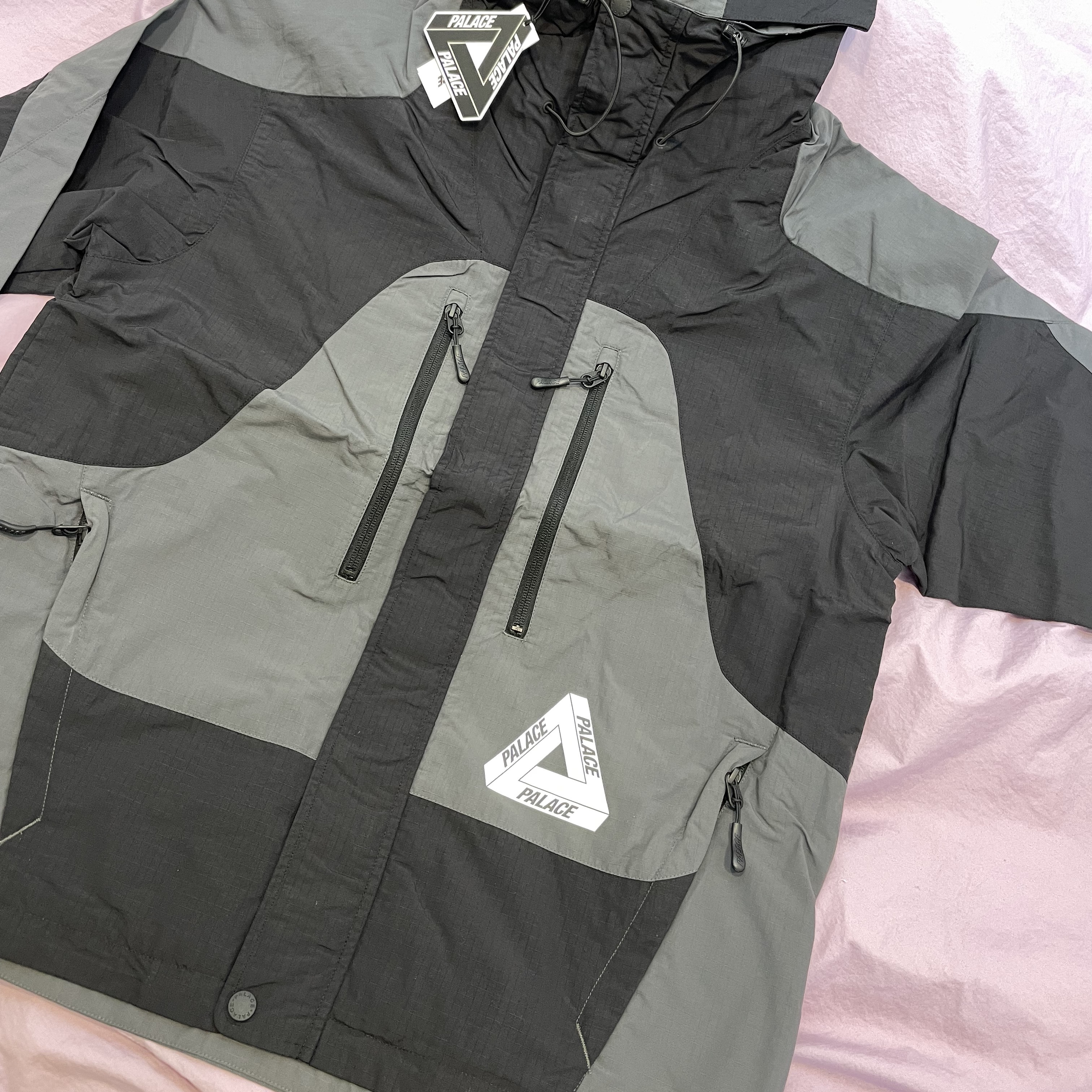 Palace Powder Jacket Black Grey - 22SS 착용 스타일