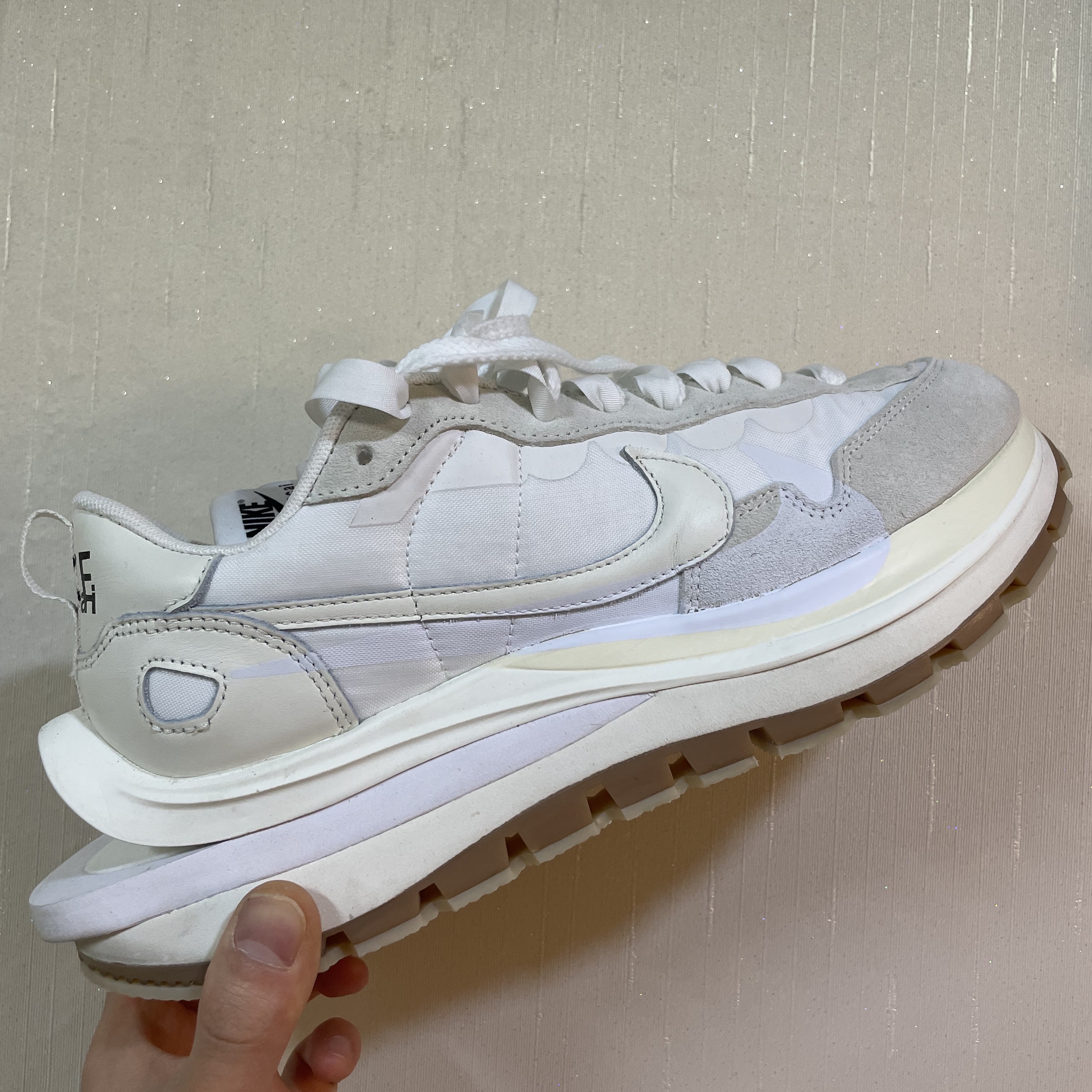 Nike x Sacai VaporWaffle White and Gum 착용 스타일