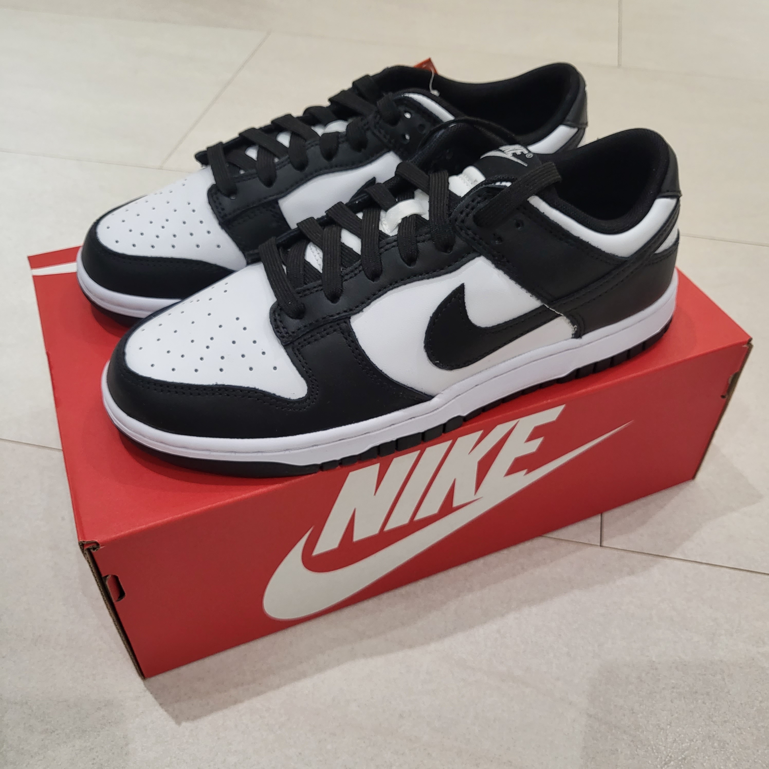 Nike Dunk Low Retro Black 착용 스타일 - 2