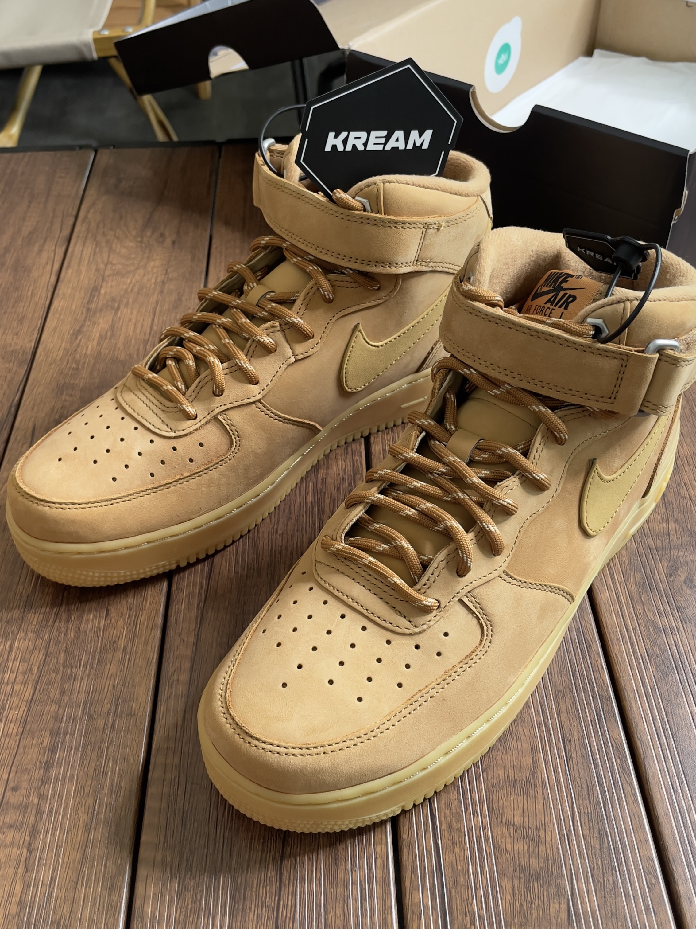 Nike Air Force 1 Mid '07 WB Flax 착용 스타일