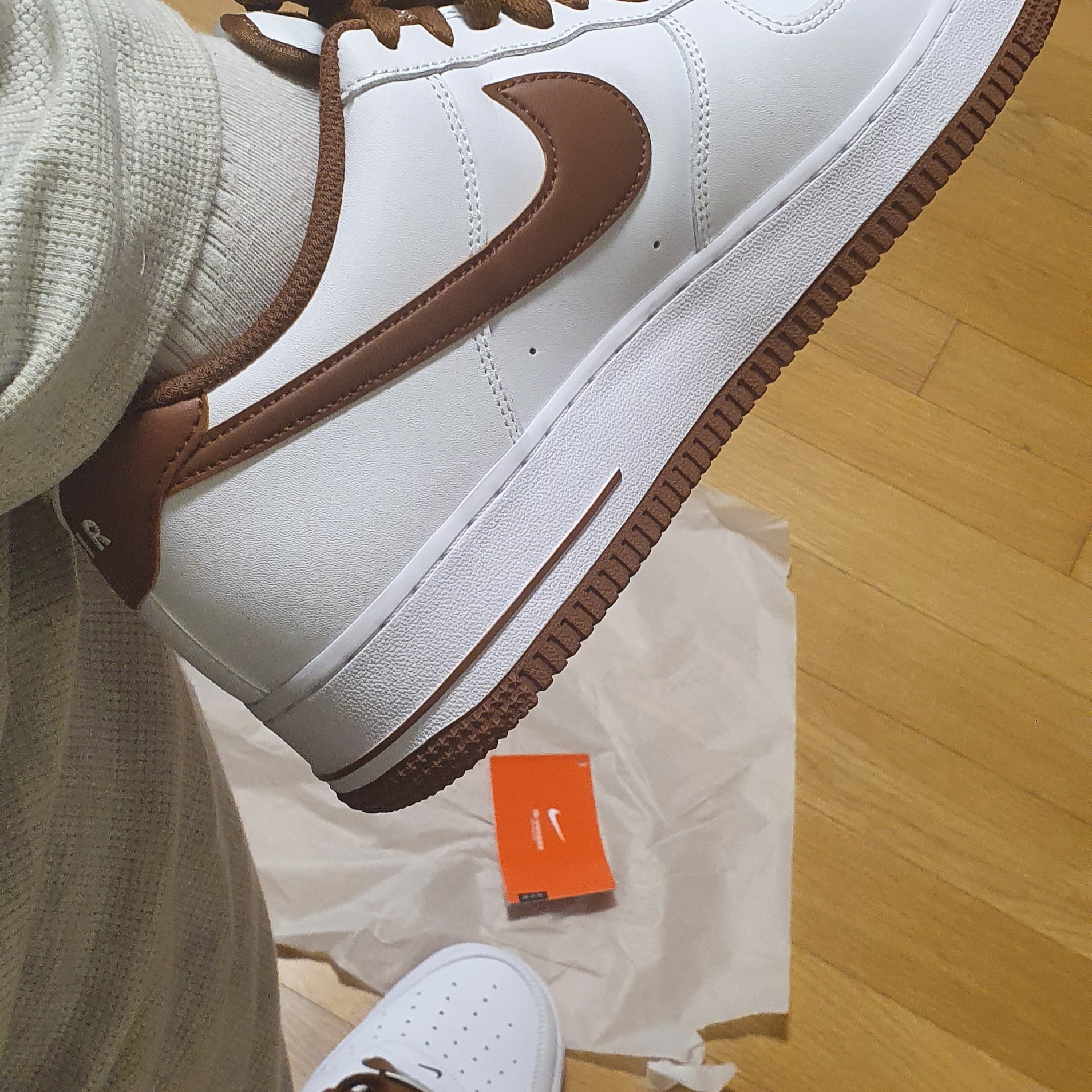 Nike Air Force 1 '07 Pecan 착용 스타일