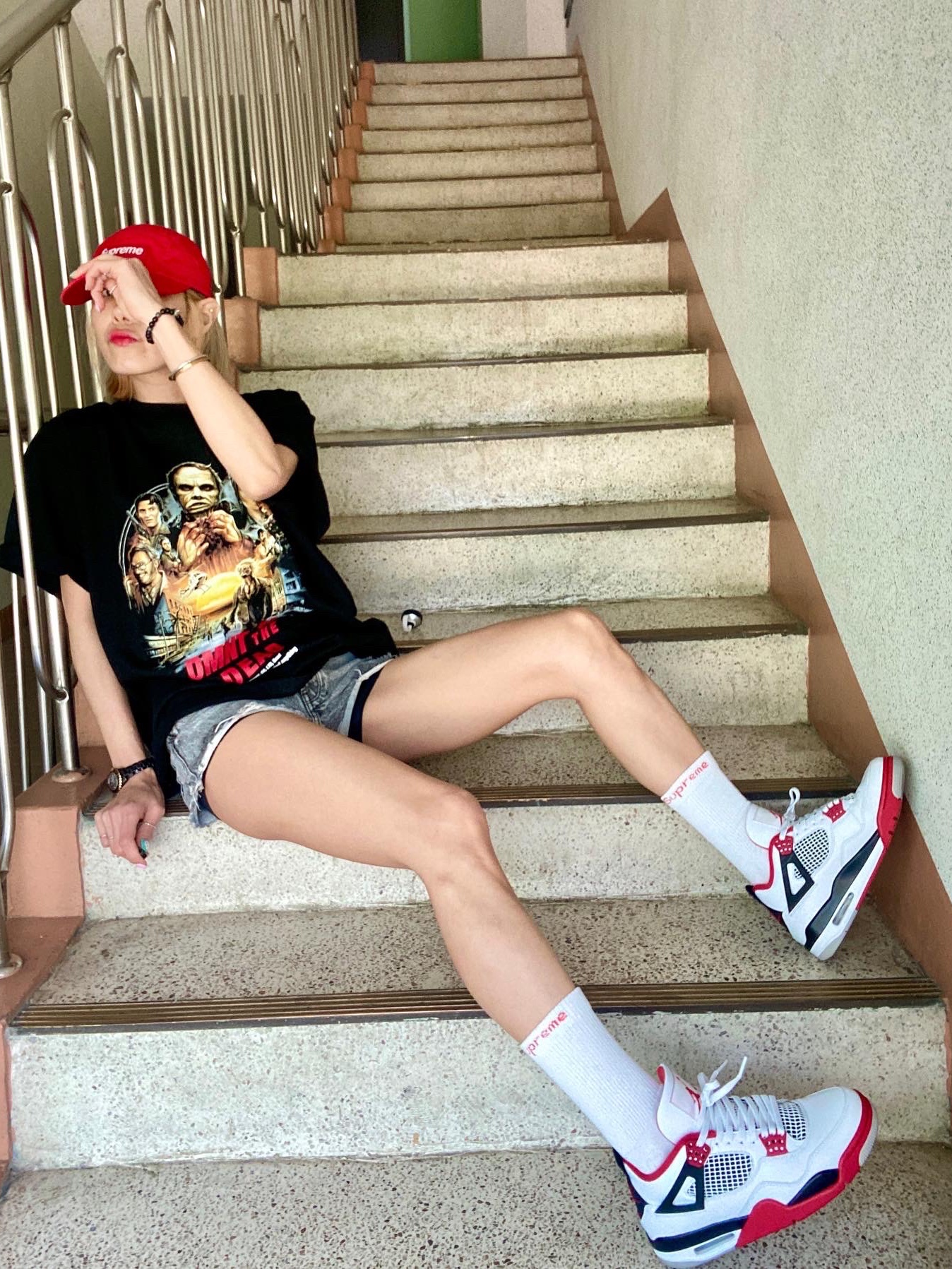 Jordan 4 Retro OG Fire Red 2020, Supreme Hanes Crew Socks White (4 Pack) 착용 스타일