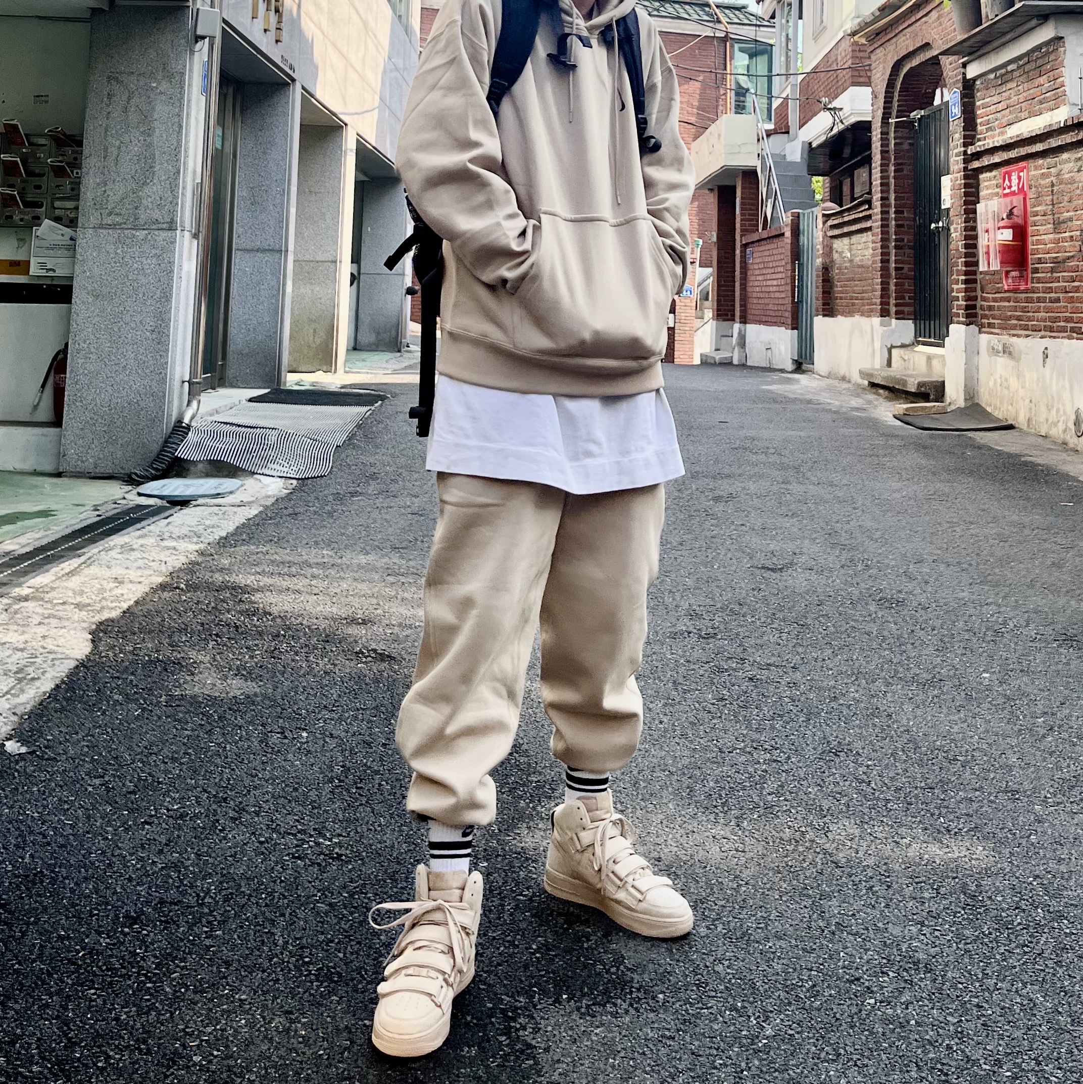 Nike x Billie Eilish NRG Fleece Hoodie Mushroom - Asia, Nike x Billie Eilish NRG Fleece Pants Mushroom - Asia 착용 스타일
