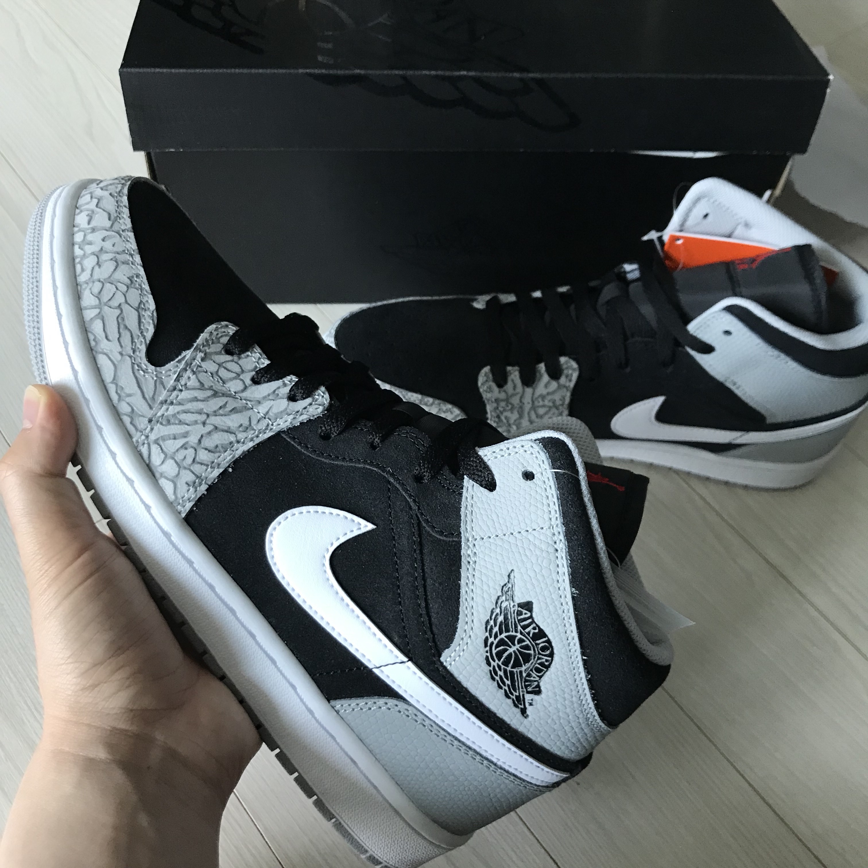 Jordan 1 Mid Elephant Toe 착용 스타일