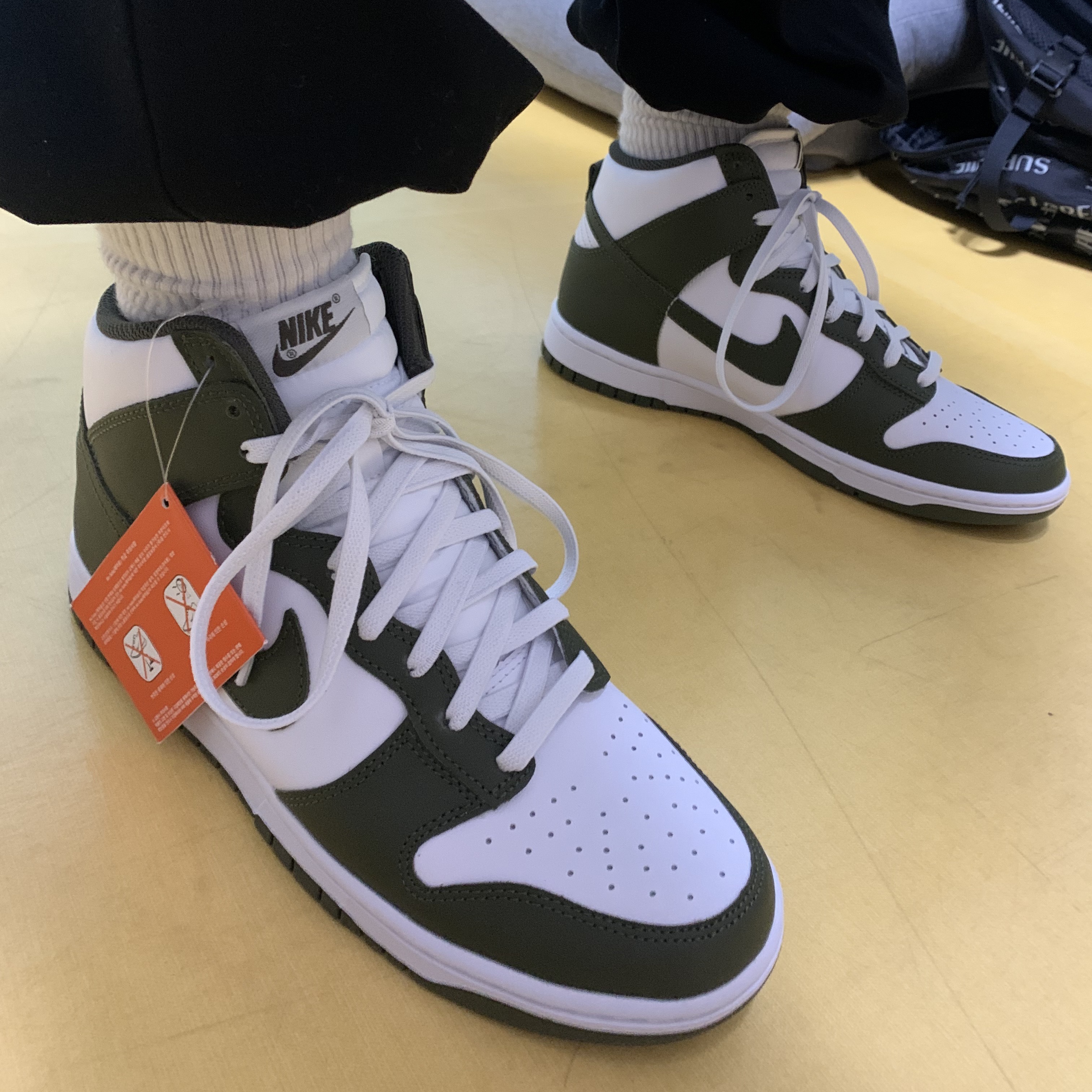 Nike Dunk High Retro Championship Khaki 착용 스타일