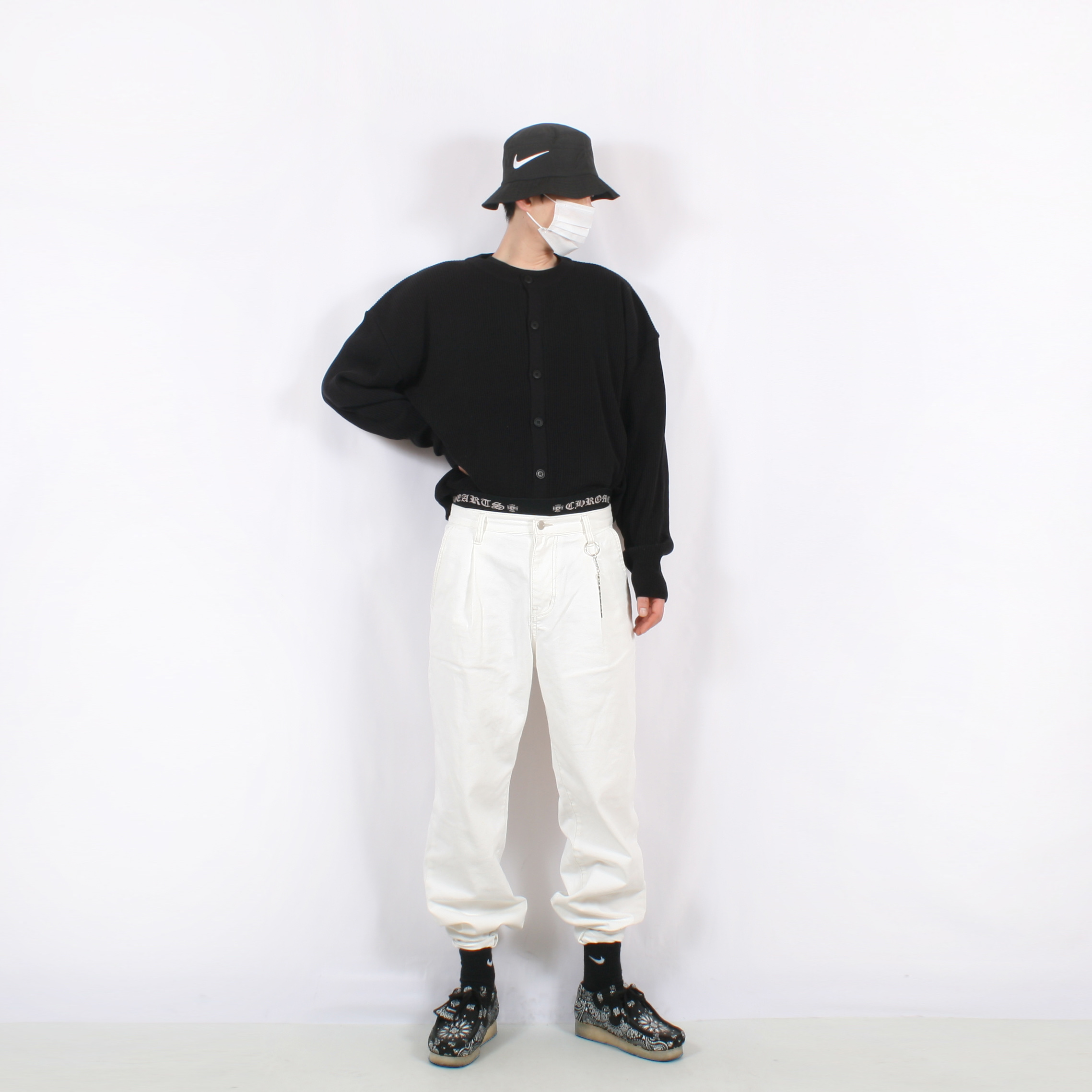 Nike x Stussy Bucket Hat Black, Clarks x Supreme Wallabee Bandana Black 착용 스타일 - 2