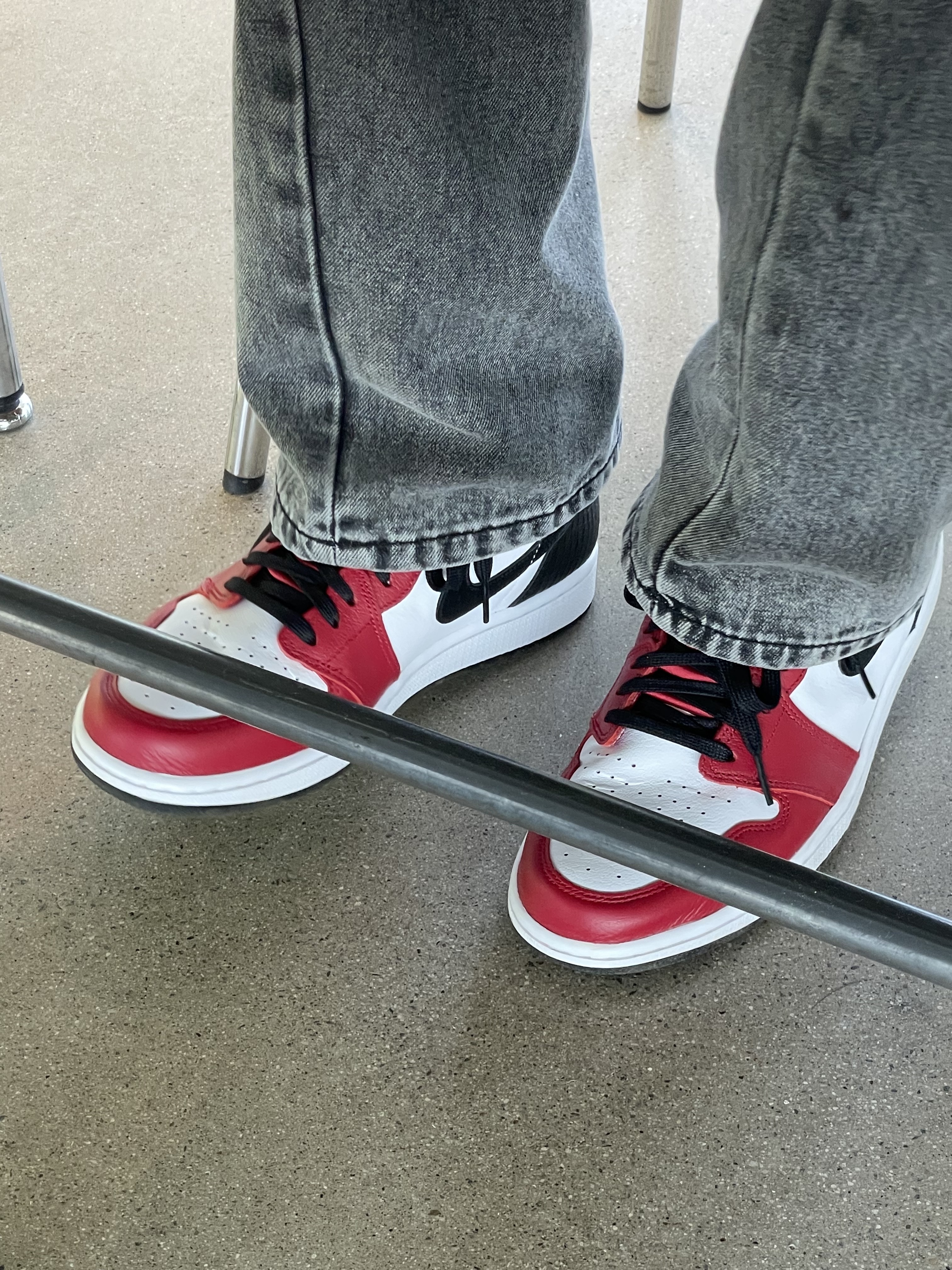 (W) Jordan 1 Retro High Satin Red 착용 스타일 - 2