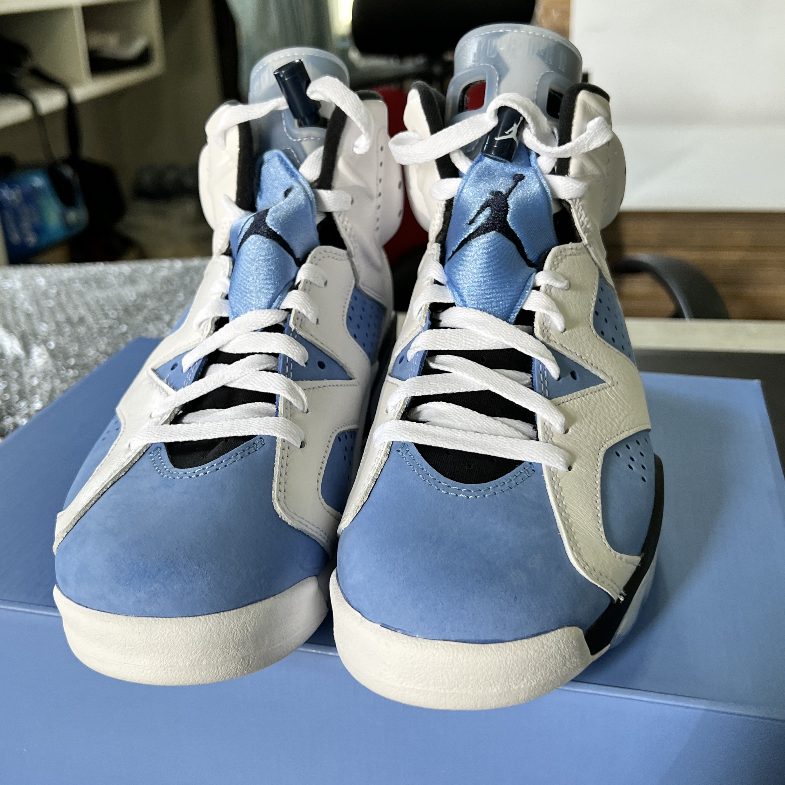 Jordan 4 Retro University Blue, Jordan 1 Retro High OG University Blue 착용 스타일 - 3