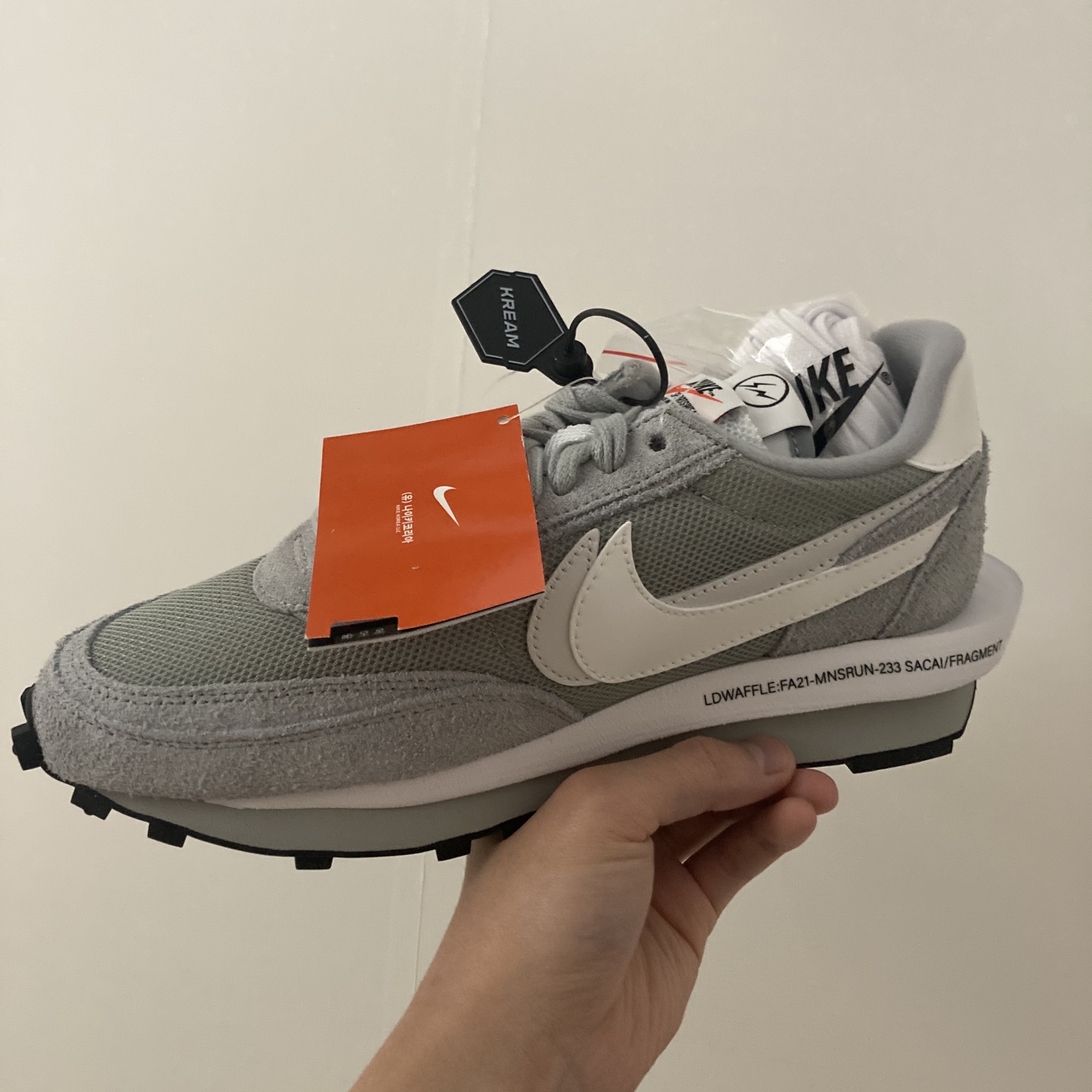 Nike x Sacai x Fragment LDWaffle Light Smoke Grey 착용 스타일 - 1