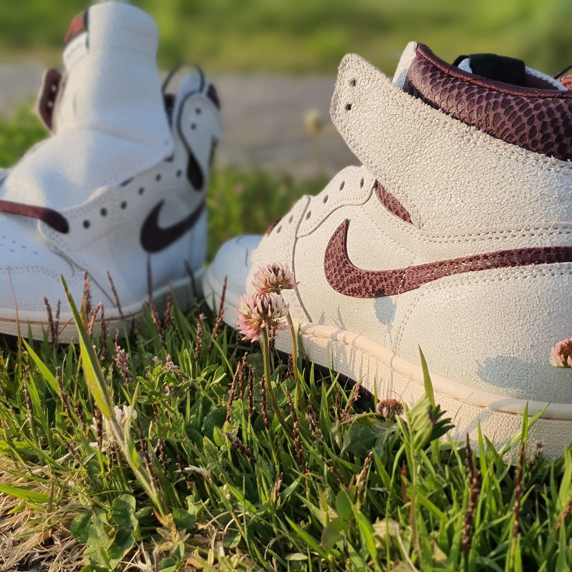 Jordan 1 x A Ma Maniere Retro High OG SP Sail and Burgundy 착용 스타일 - 3