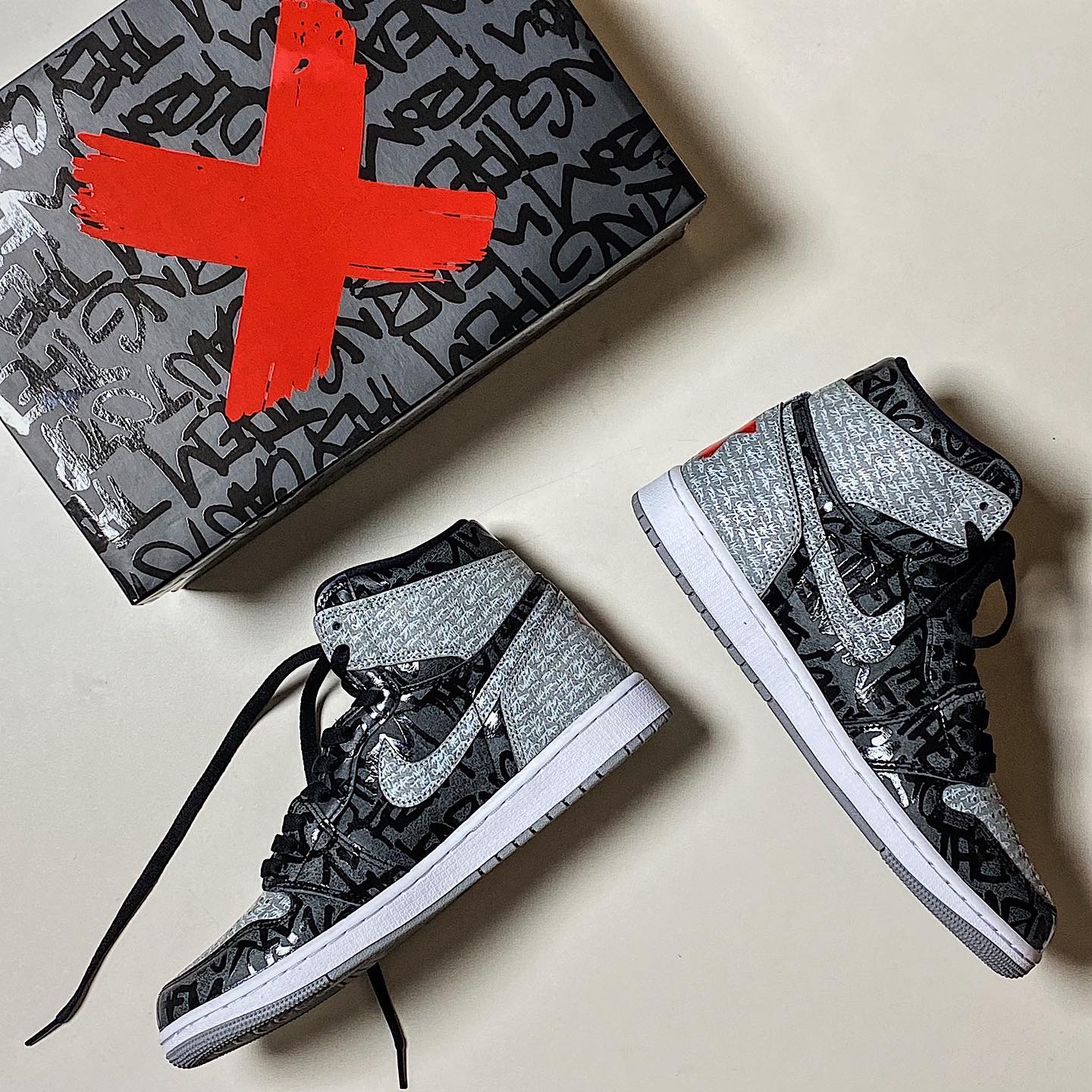 Jordan 1 Retro High OG Rebellionaire 착용 스타일 - 1